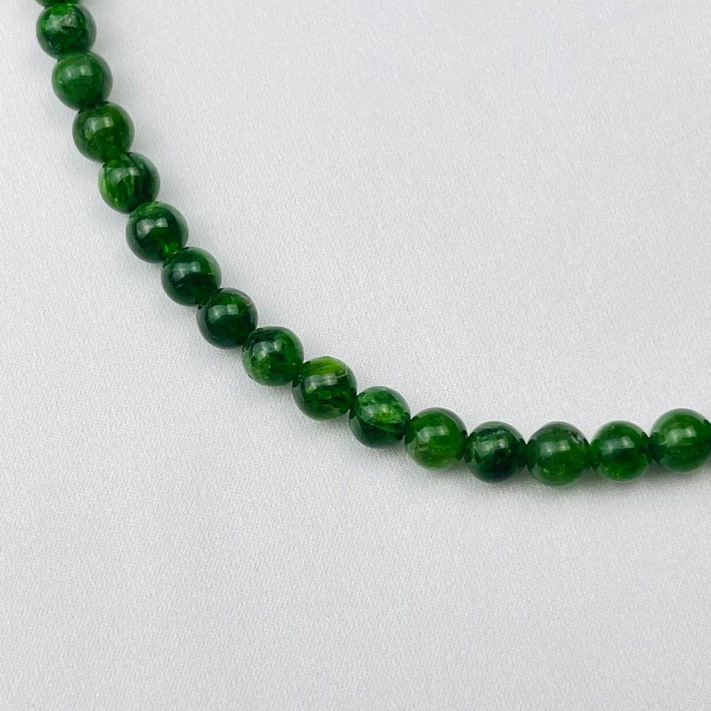 Бусы из Хромдиопсида