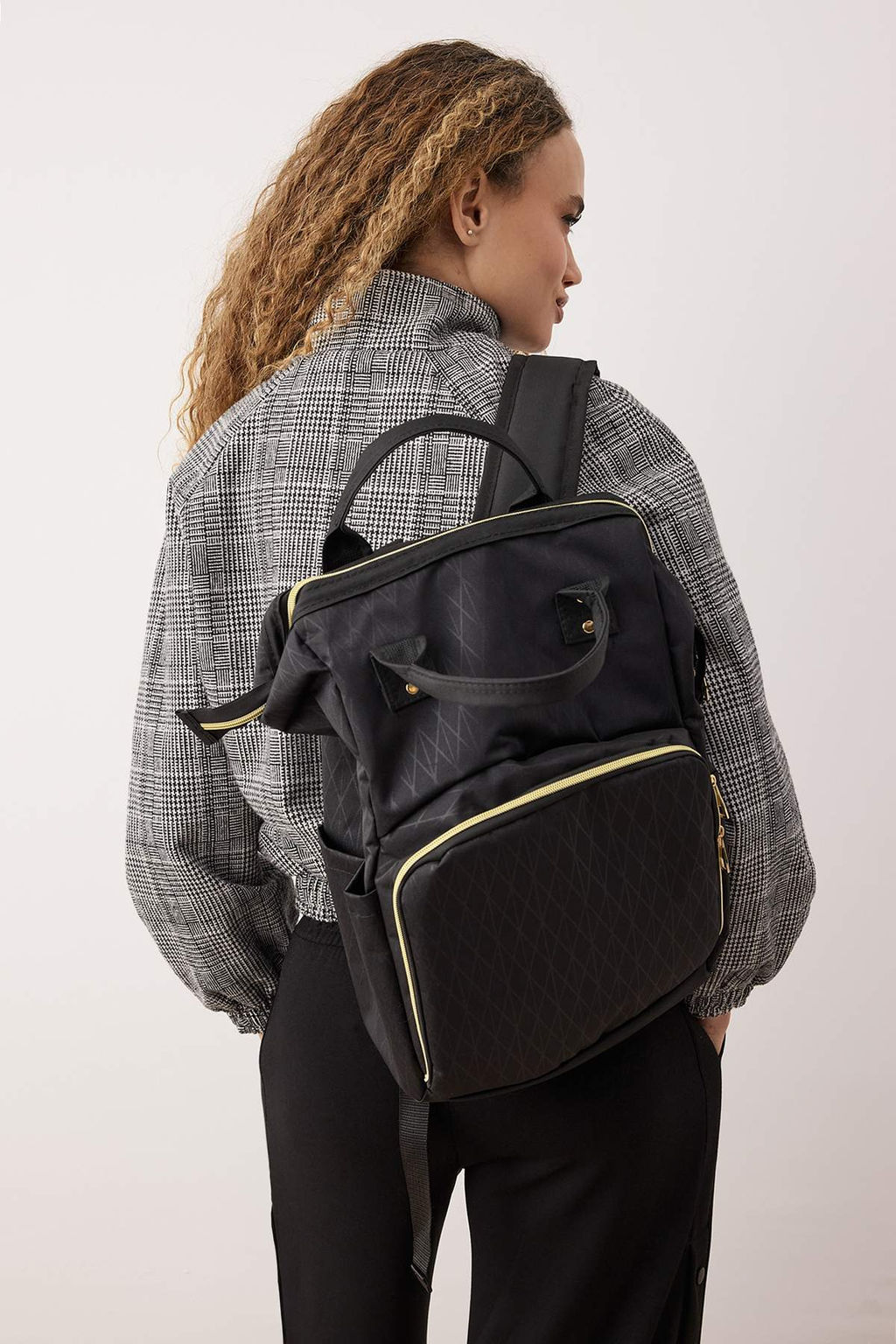 Siyah Fonksiyonel Termal Anne Bebek Bak?m/S?rt Cantas? TAKAW26SI00000