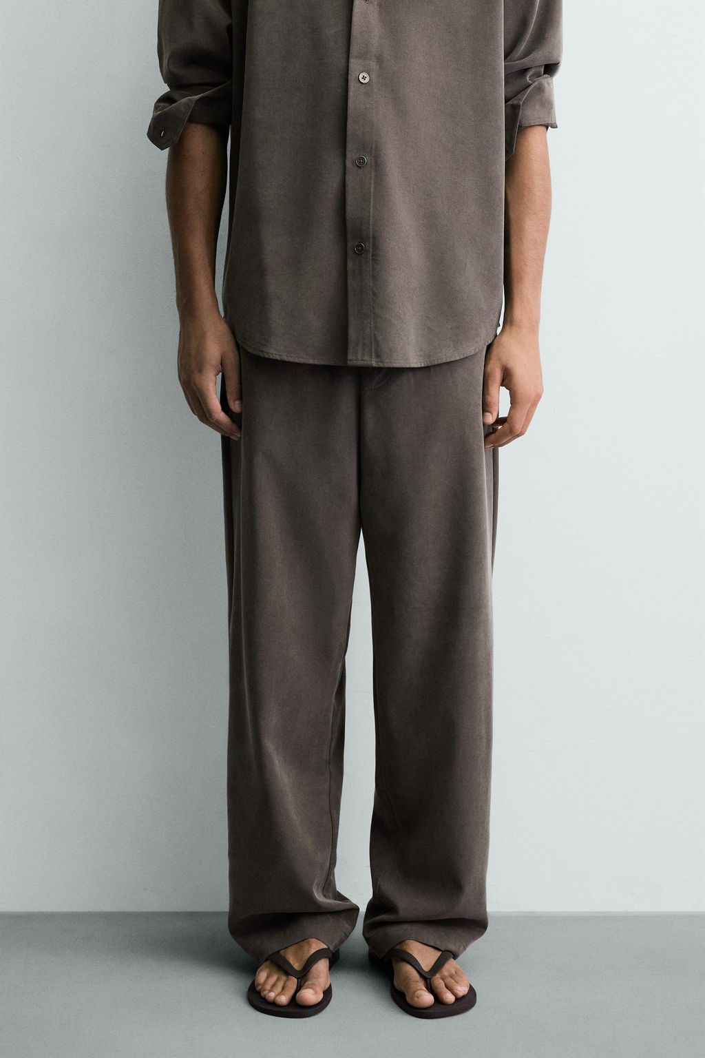 PANTAL?N FLUIDO RELAXED FIT / marron-vison - Zara фото 2