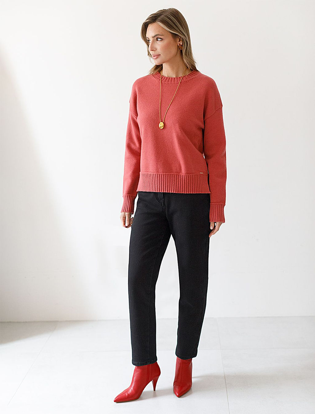 D54.095 Джинсы женские черный