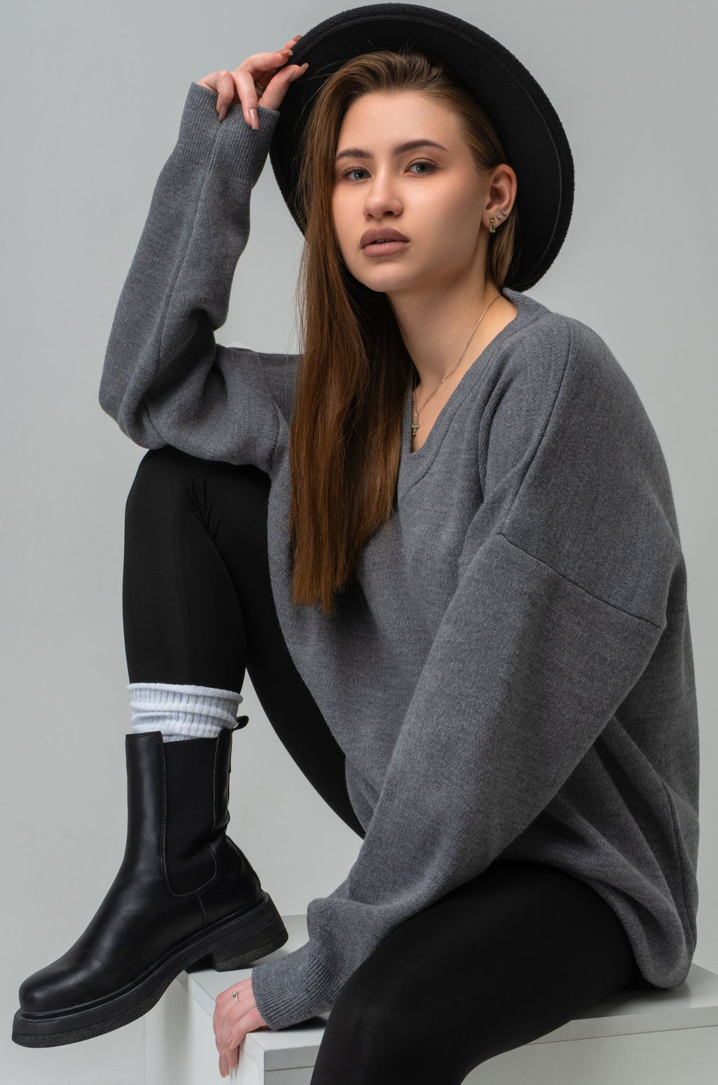 Женский удлиненный джемпер оверсайз с V-вырезом Happyfox - Happy fox фото 7