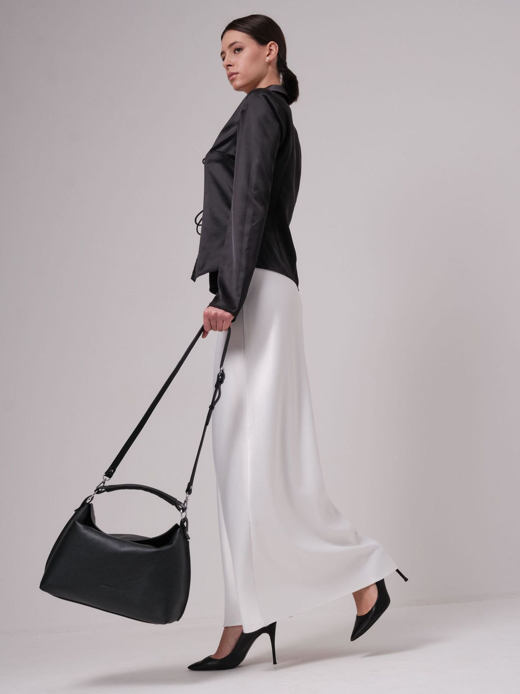 Сумка кожаная на плечо черная