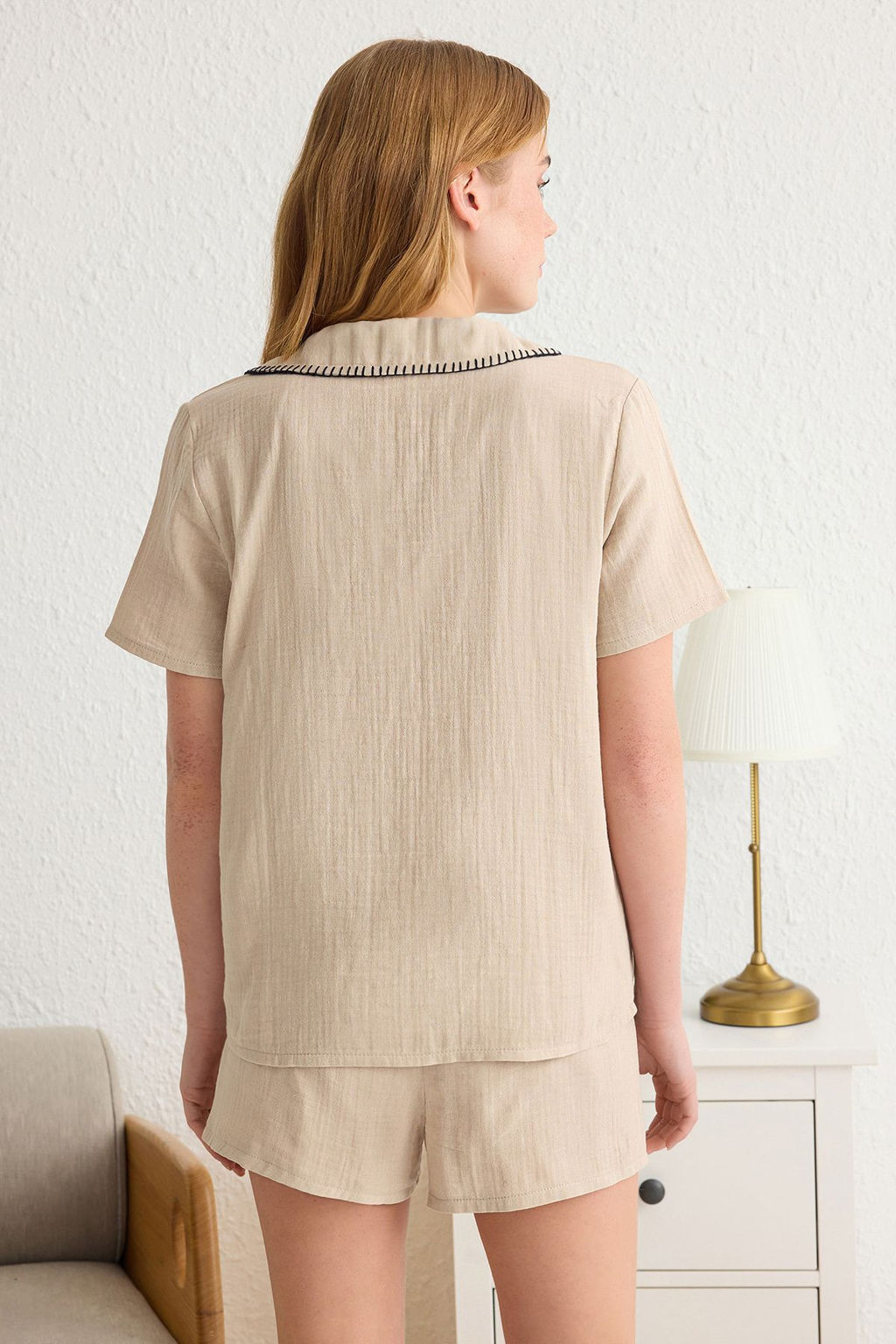 Trendyolmilla Tas %100 Pamuklu Karyoka Dikis Detayl? Muslin Sortlu Dokuma Pijama Tak?m? THMSS25PT00046