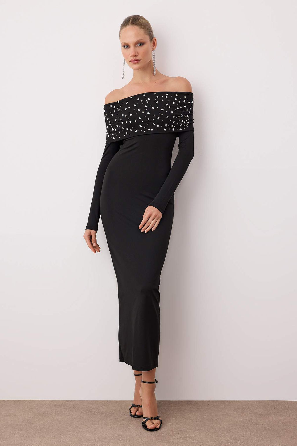 Siyah Orme Tas Bask? Detayl? Maxi Astars?z Elbise TPRAW26EL00127