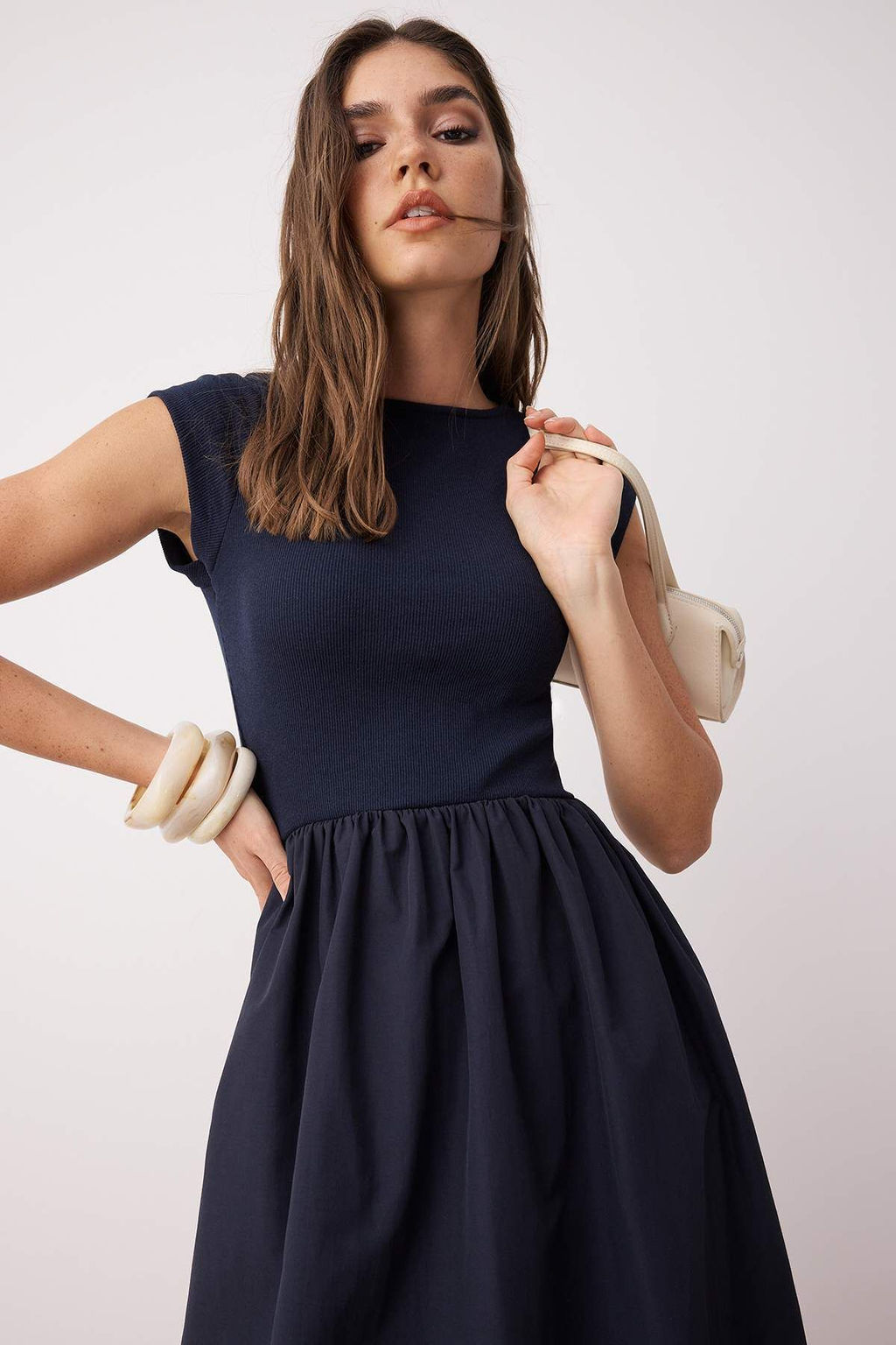 Kahverengi Ustu Esnek Fitilli Alt K?sm? Genis Terrycotton Kontrast Dokuma Elbise - Trendyolmilla фото 2