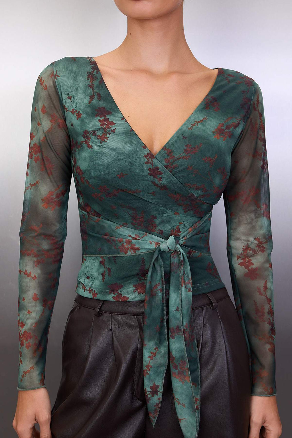 Haki Soyut Cicekli Anvelop Fitted/Vucuda Oturan Tul Orme Bluz TWOAW26BZ00226