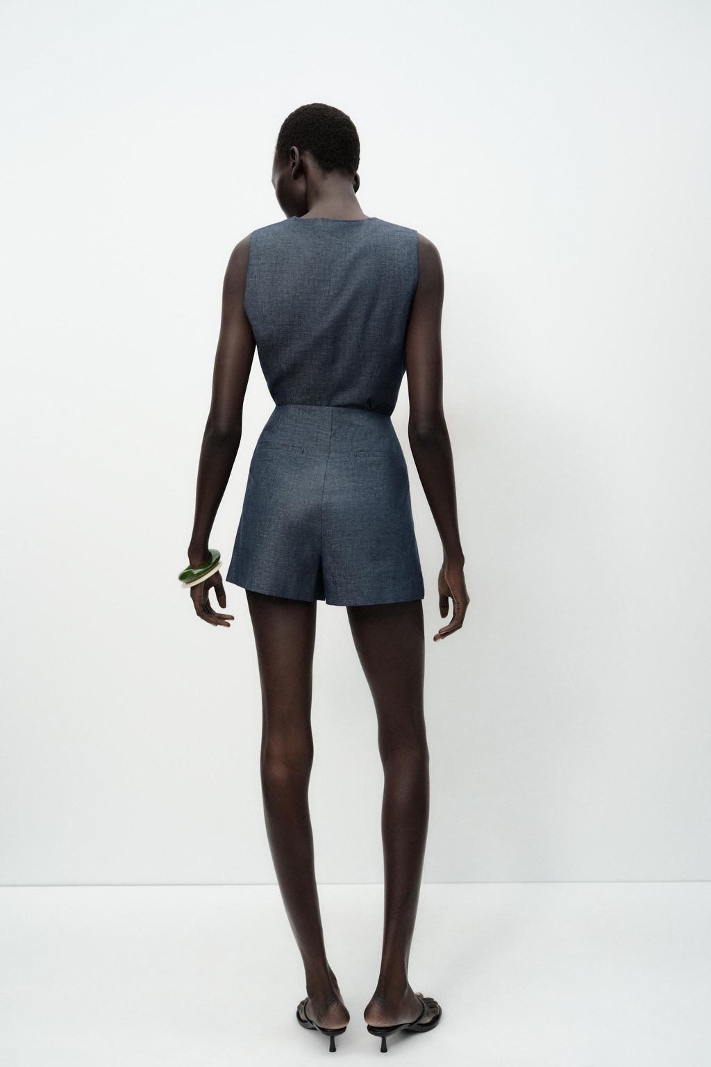 BUTTON DETAIL BERMUDA SHORTS IN A LINEN BLEND - Zara фото 15