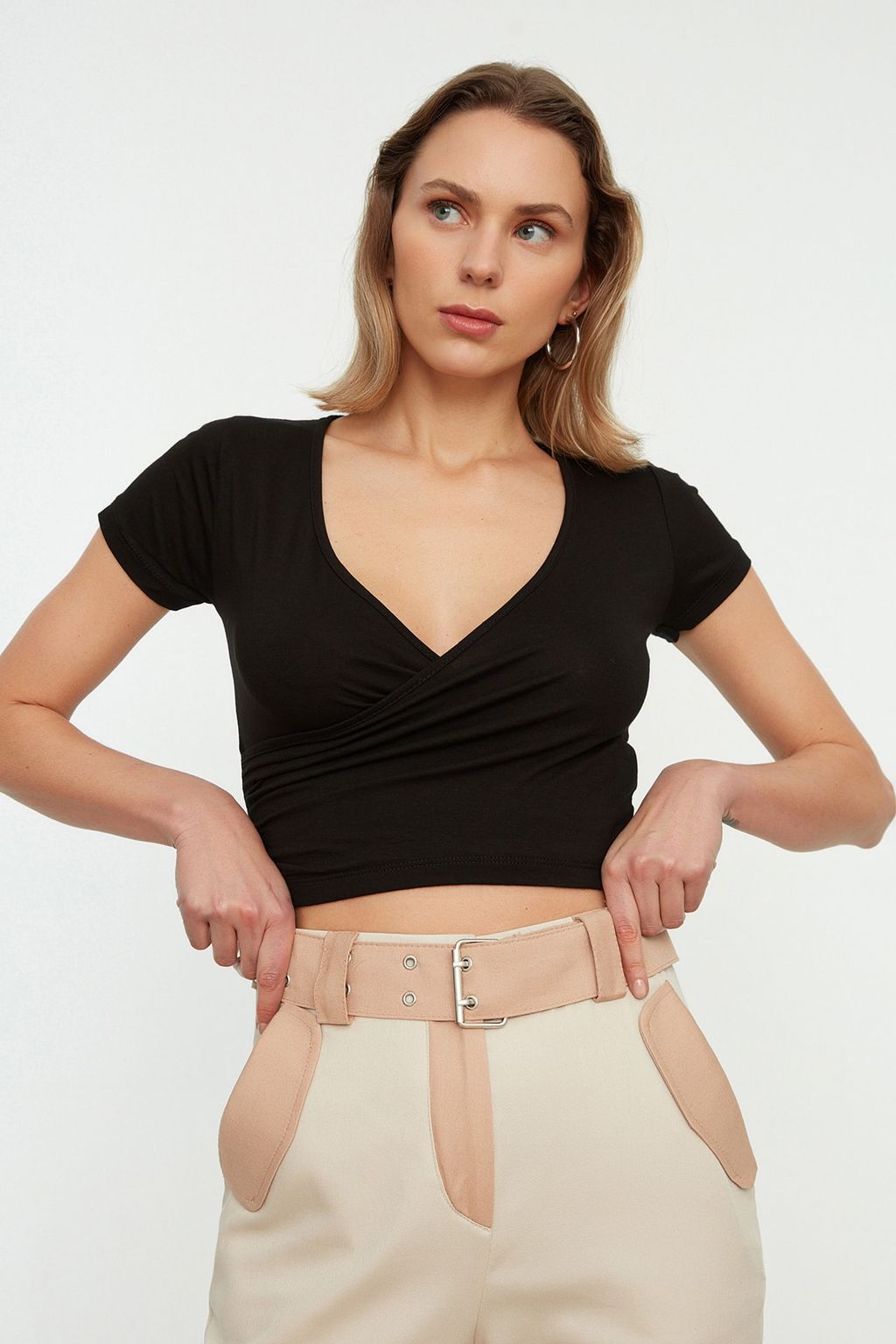 Siyah Fitted/Vucuda Oturan Kruvaze Yaka Crop Viskoz Esnek Orme Bluz TWOSS22BZ0536