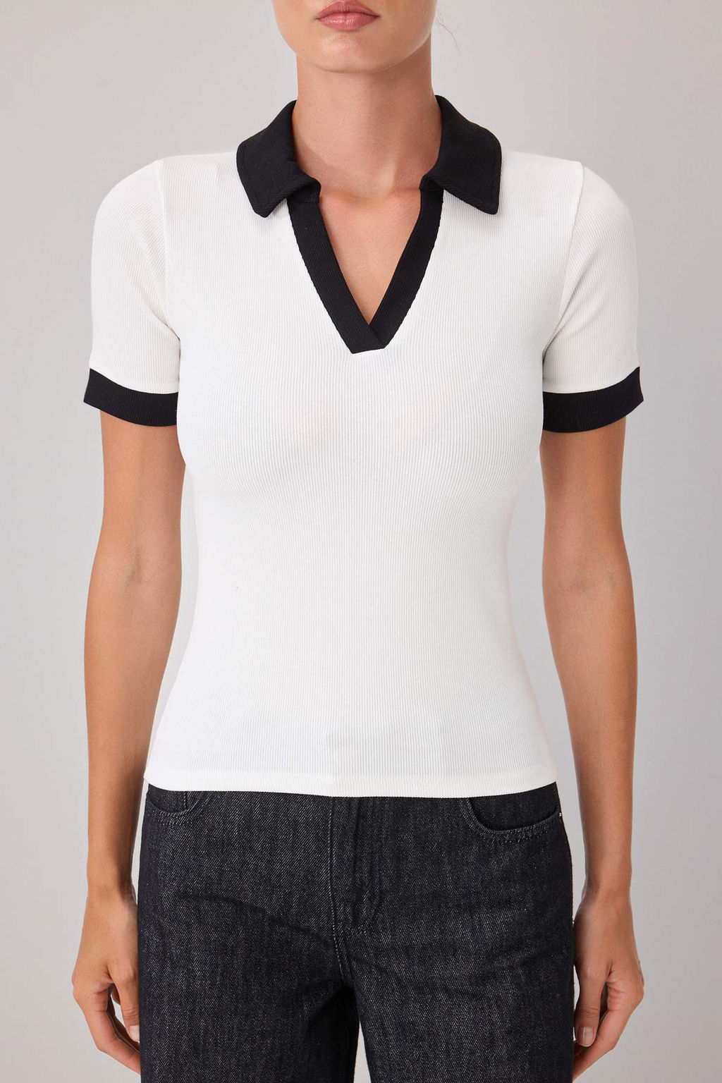 Ekru Renk Bloklu Fitted/V_cuda Oturan Polo Yaka Fitilli Esnek _rme T-Shirt TWOSS26TS00377 - Trendyolmilla фото 3