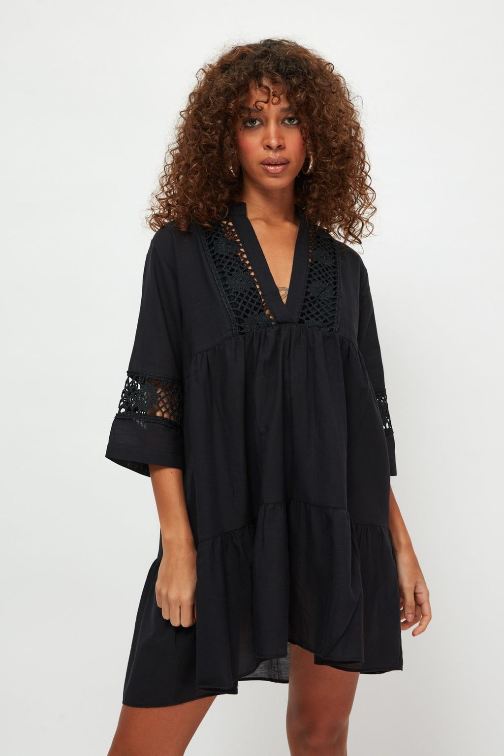 TRENDYOLMILLA Siyah Dokuma %100 Pamuk Dantelli Mini Plaj Elbisesi TBESS20EL0854  фото 10