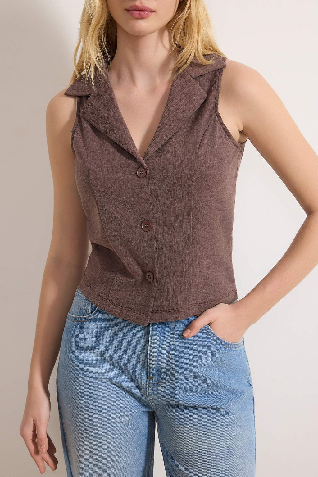 Ac?k Kahverengi Fitted/Vucuda Oturan Gomlek Yaka Dugmeli Kolsuz Jakarl? Orme Bluz TWOSS26BZ00182 - Trendyolmilla фото 3