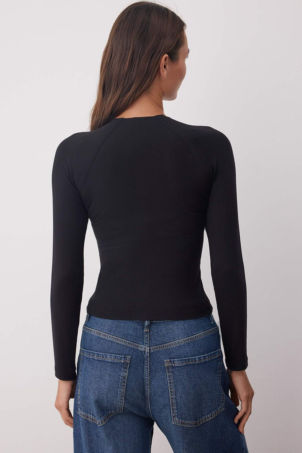 Siyah Dugme Detayl? Dik Yaka Fitted/Vucuda Oturan Orme Bluz TWOAW26BZ00030
