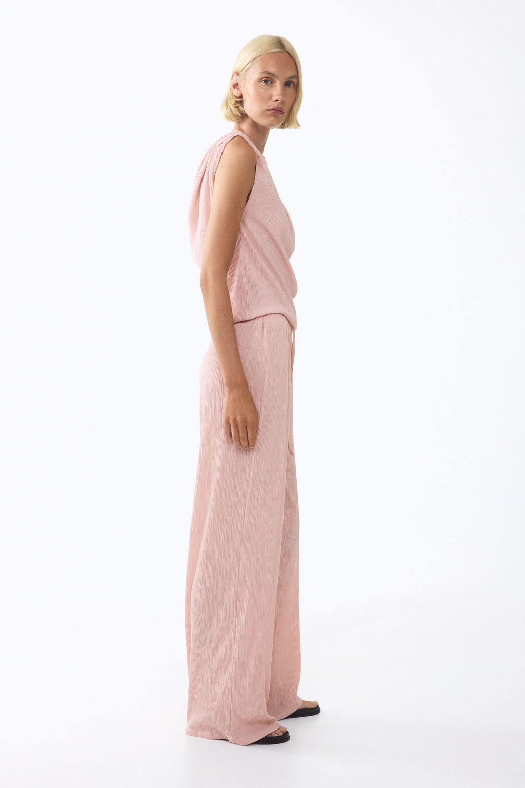 Pantal?n efecto arrugado con cord?n de ajuste - H&m фото 5