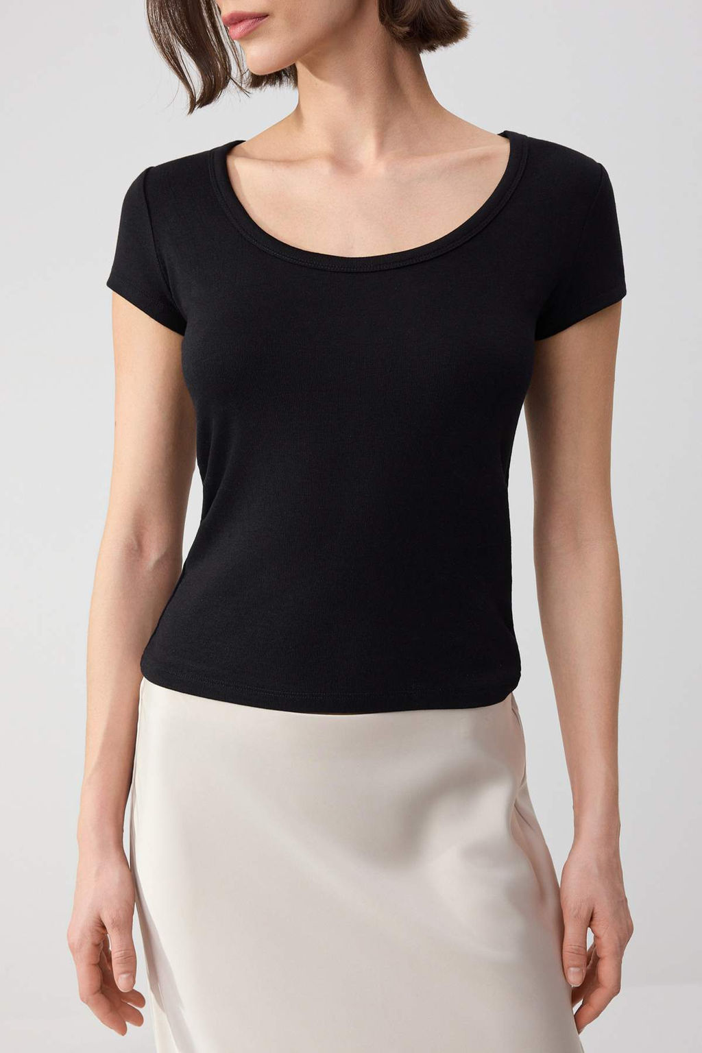 Wardrobe Essentials-Siyah Fitted/Vucuda Oturan Havuz Yaka Ay Kol Yumusak Orme Bluz TWOSS26BZ00362 - Trendyolmilla фото 3