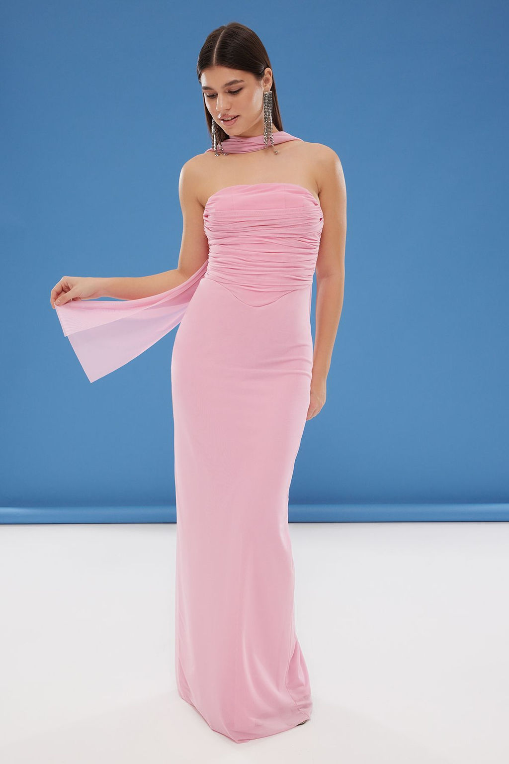TRENDYOLMILLA Kahverengi Fularl? Tul Orme Maxi Abiye & Mezuniyet Elbise TPRSS25AE00056
