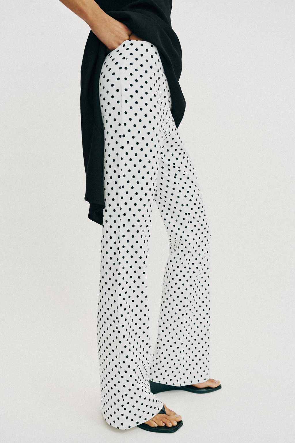 PANTALON FLARE STRETCH / Blanco / Negro - Zara фото 3