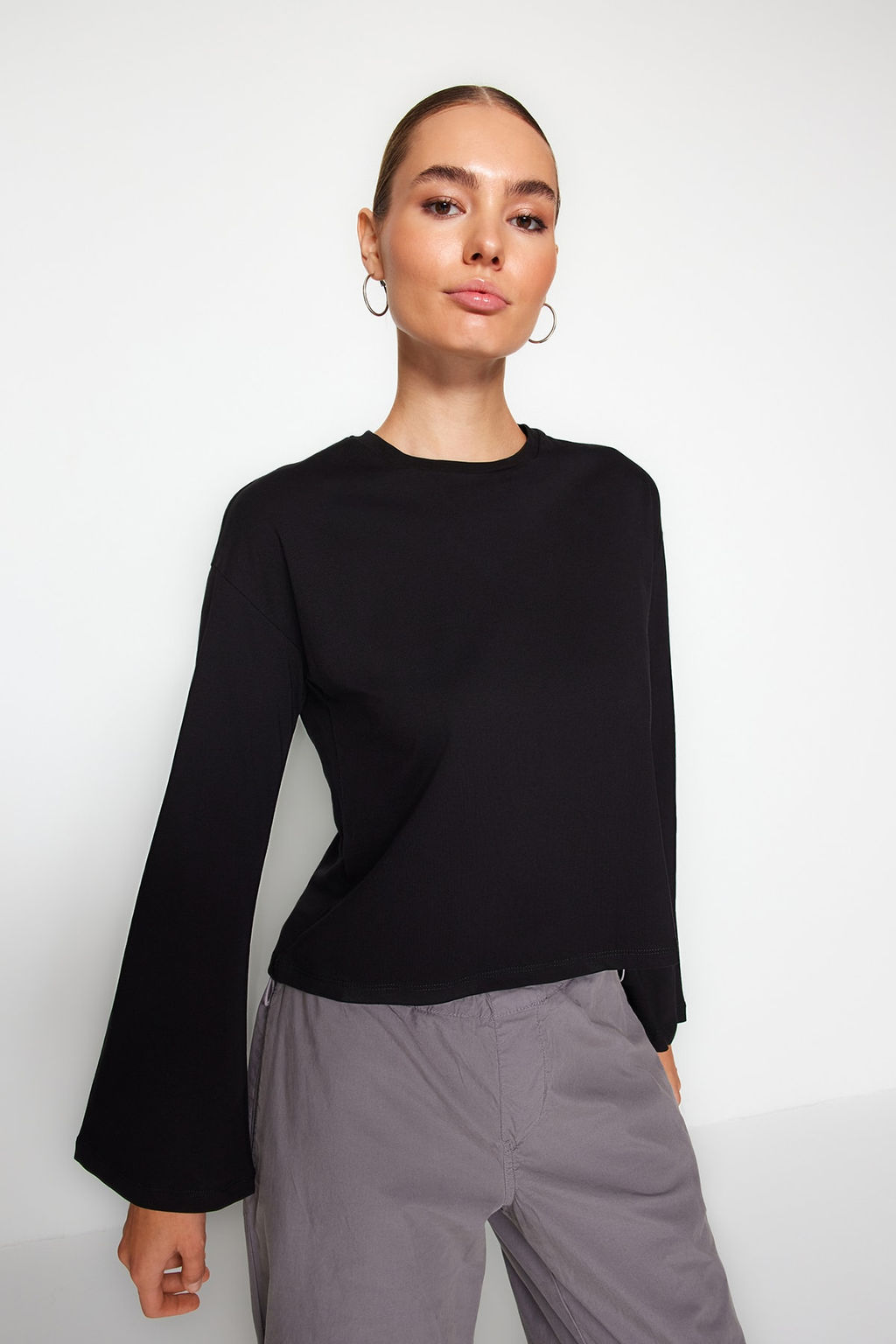 TRENDYOLMILLA Siyah Premium Ispanyol Kol Bisiklet Yaka Regular/Normal Kal?p Orme T-Shirt TWOAW24TS00008 фото 2