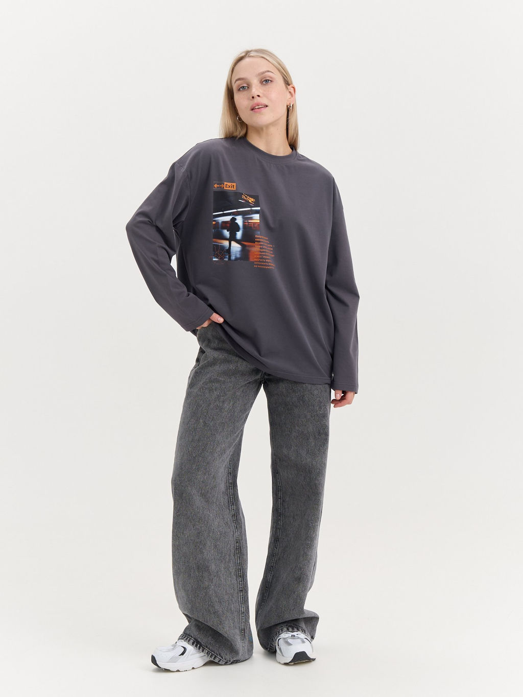 Лонгслив оверсайз с велюровым эффектом "Графит" женский