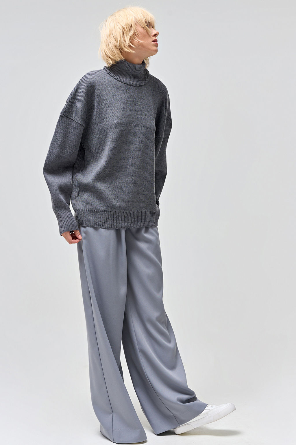 Свитер объемный меланж графитовый