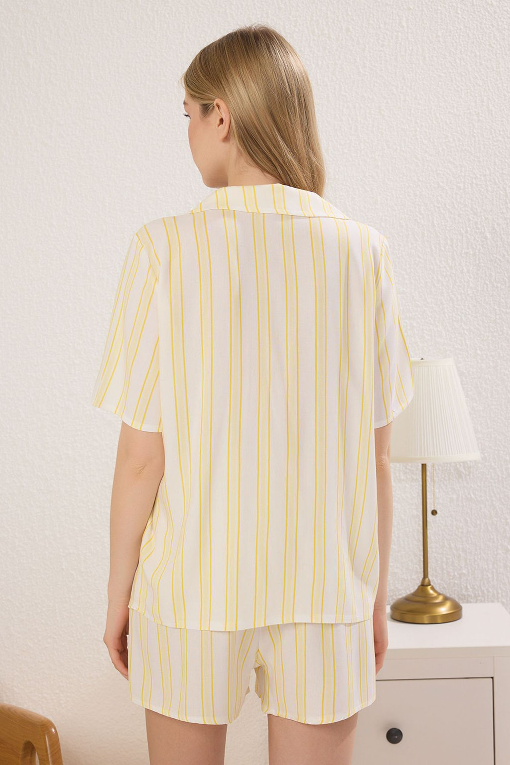 Trendyolmilla Sar? Kiraz Nak?sl? Cizgili Viskon Sortlu Dokuma Pijama Tak?m? THMSS25PT00312  фото 4