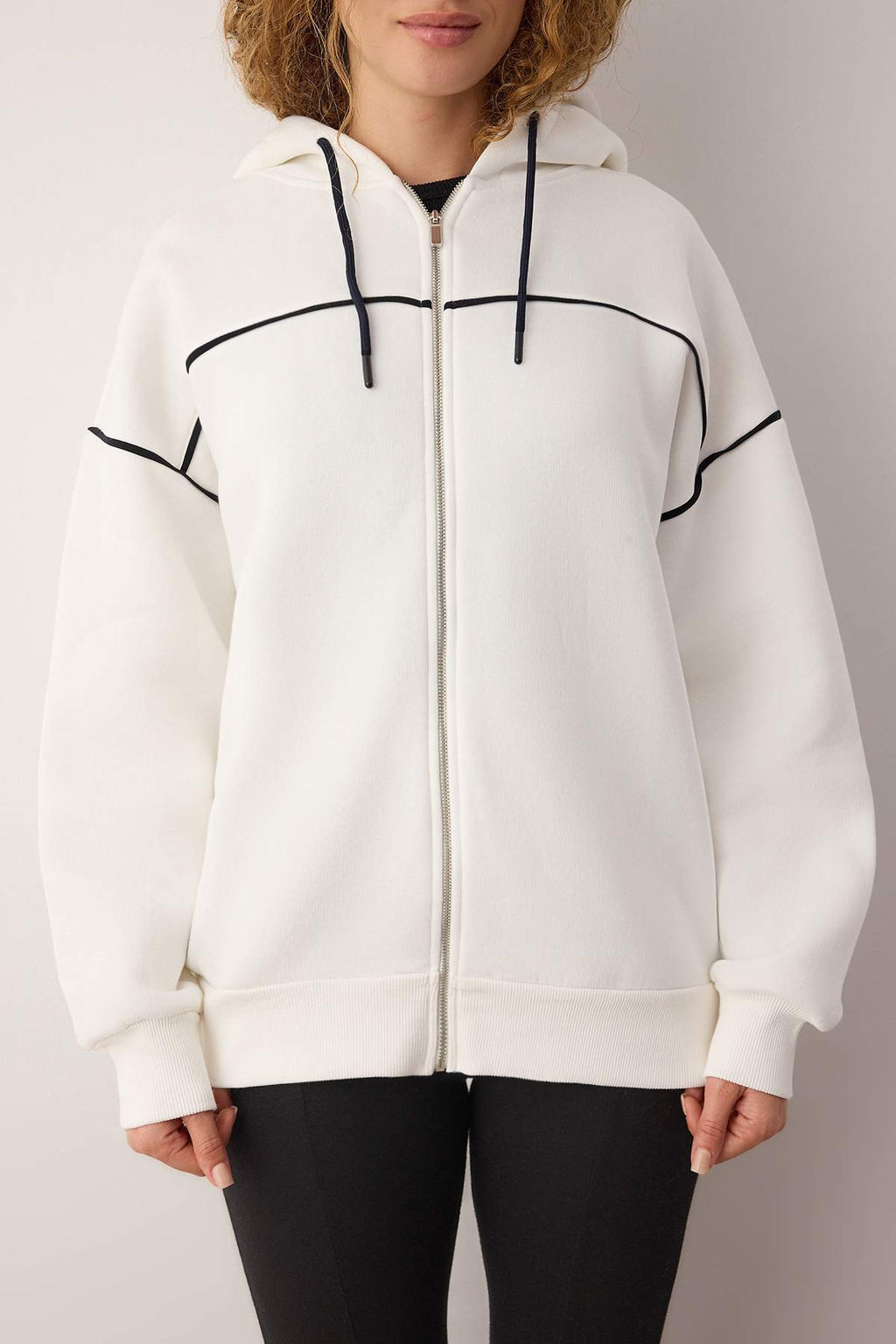 Lacivert Kapusonlu ve Biye Detayl? Oversize/Genis Kal?p Orme Sweatshirt TWOAW26SW00106 - Trendyolmilla фото 7