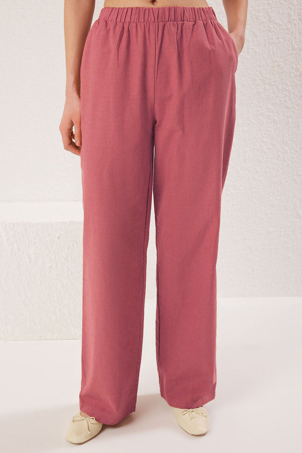 Pembe Keten Gorunumlu Bisiklet Yaka Bluz ve Pantolon Dokuma Alt-Ust Tak?m TWOSS25AU00081