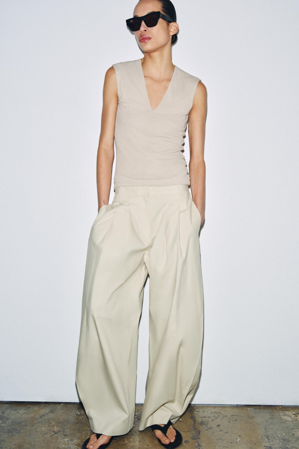 CAMISETA RIB ESCOTE PICO / Beige - Zara фото 4