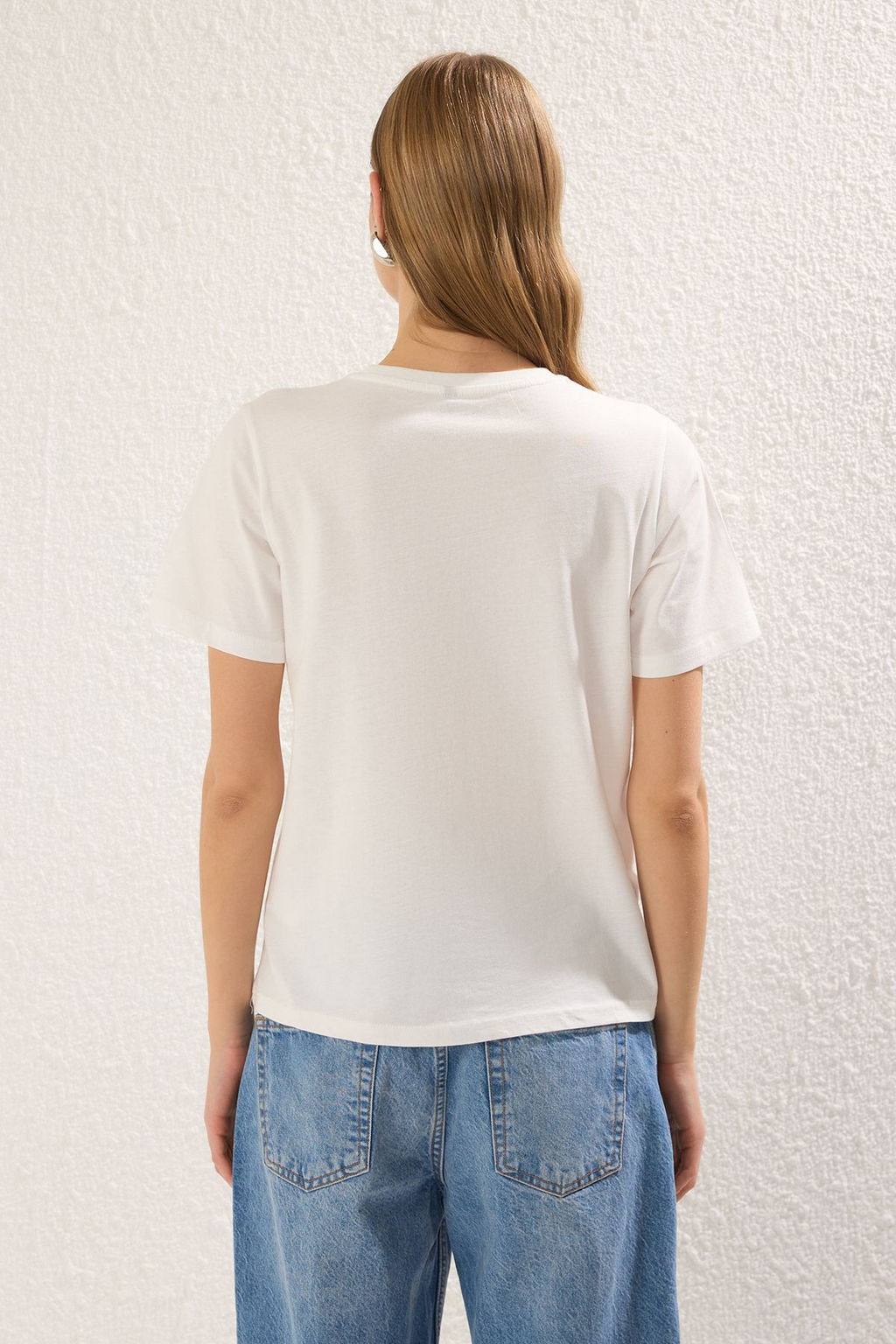 TRENDYOLMILLA Ekru Cicek Nak?sl? Regular/Normal Kal?p Orme T-Shirt TWOSS25TS00157