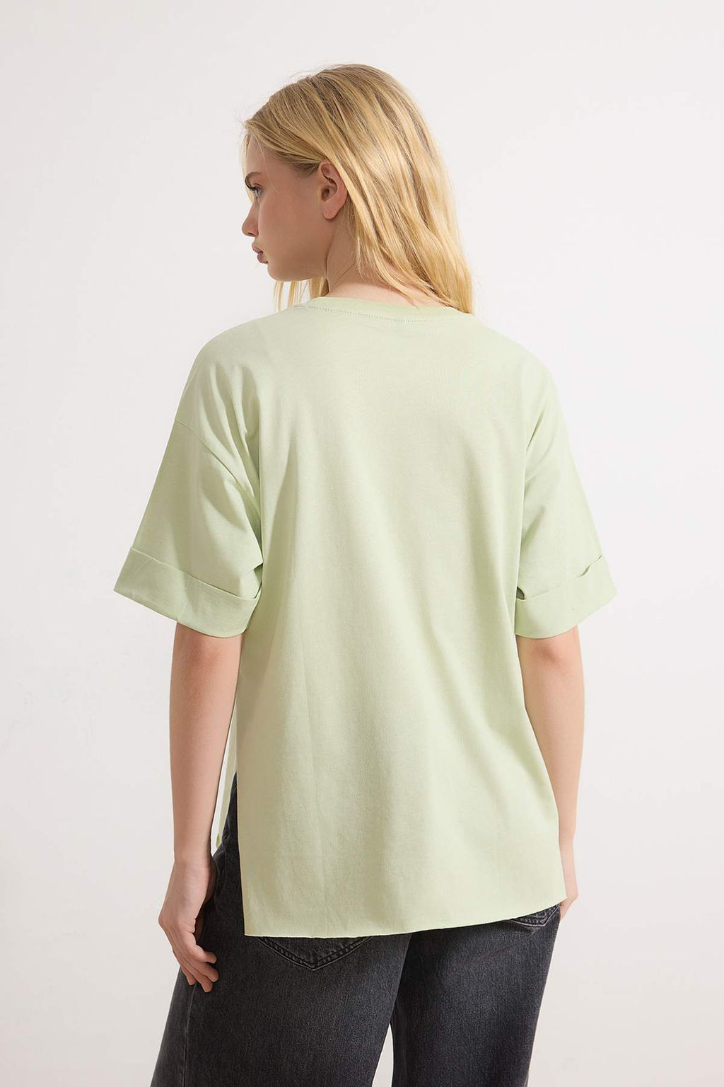 TRENDYOLMILLA Siyah Duble Kol Genis Kesim Asimetrik Boyfriend Orme T-Shirt TWOSS20TS0828  фото 38