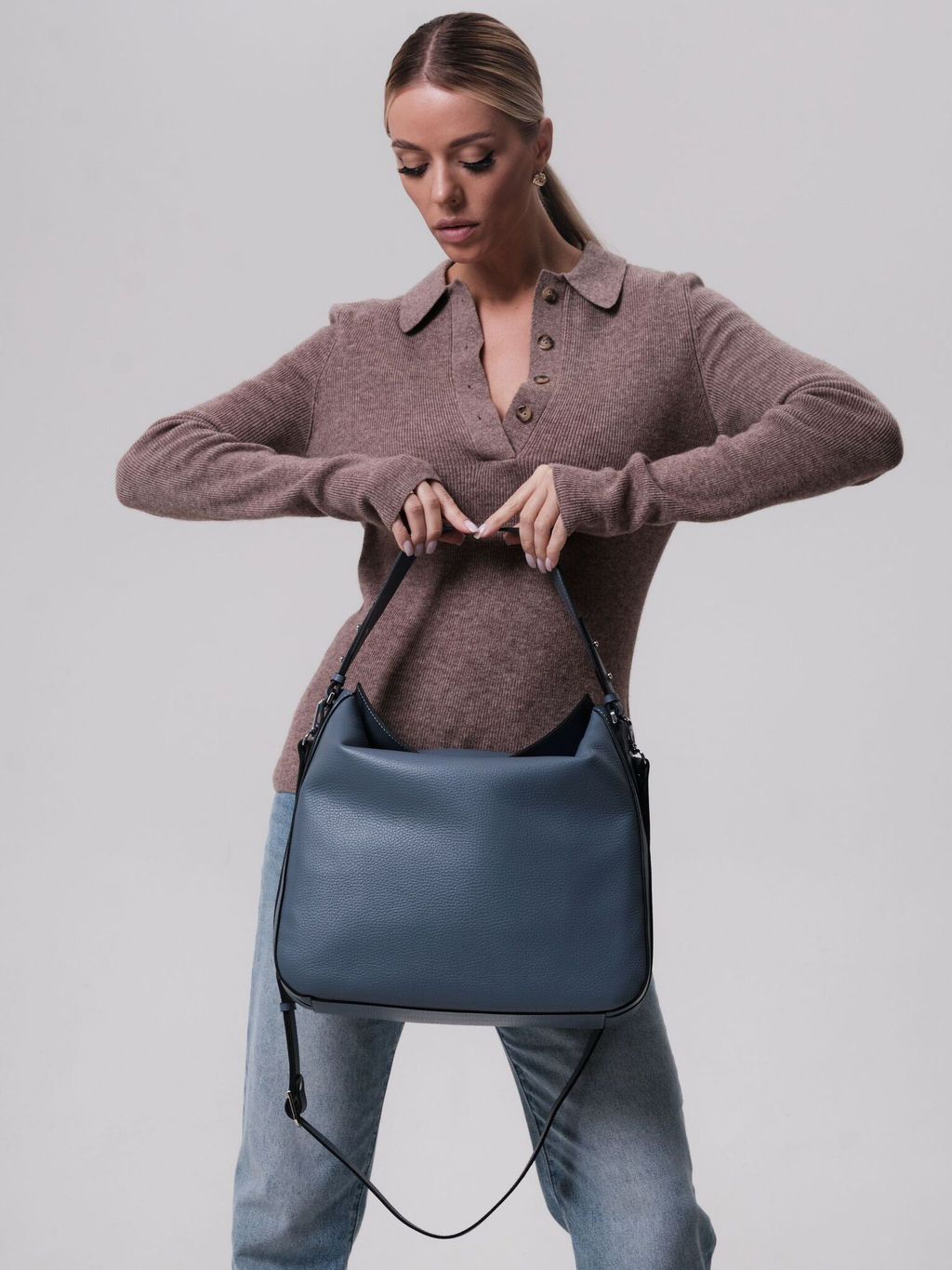 Сумка кожаная на плечо Azaro 30925 серый