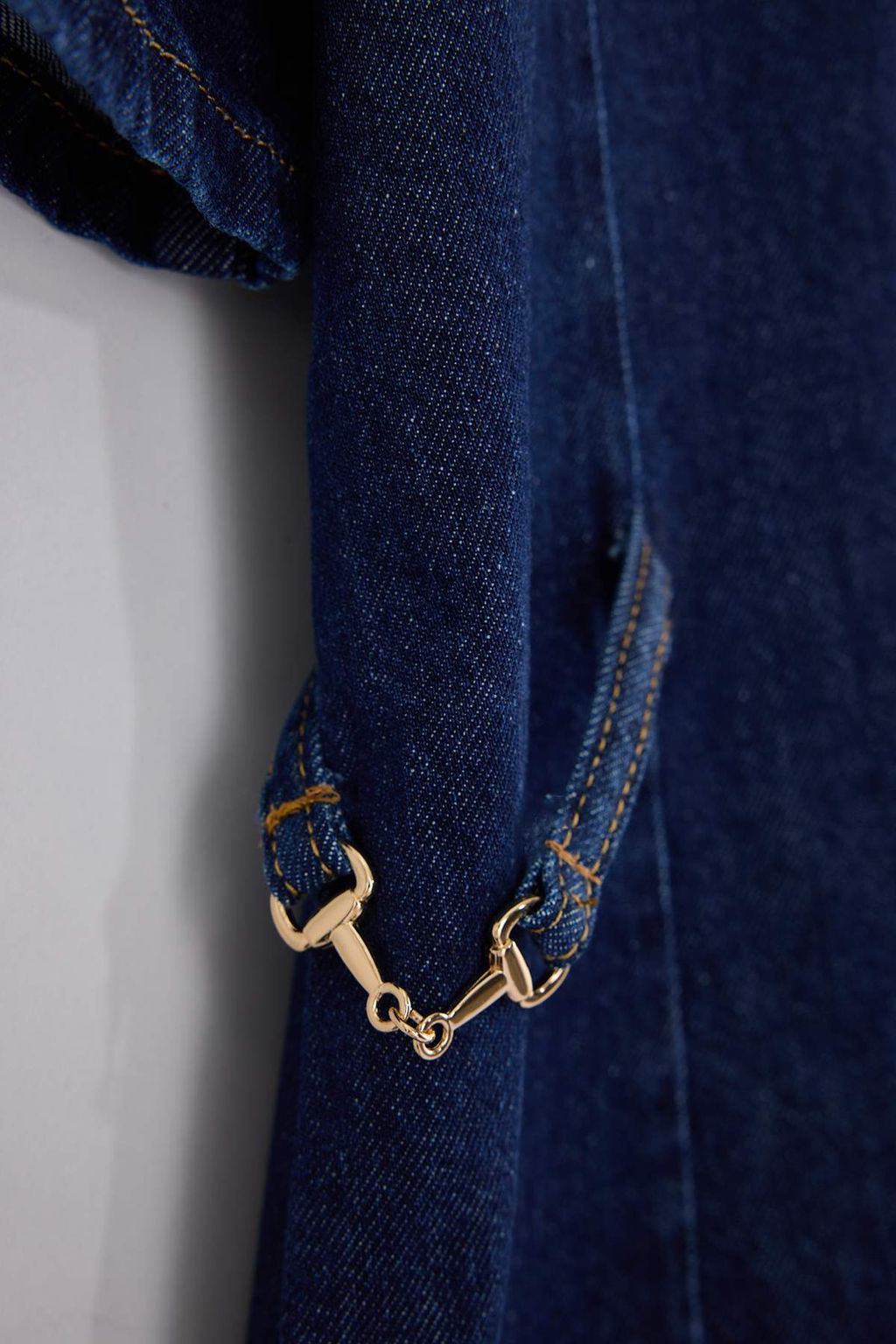 Mavi DOKUMLU Aksesuar Detayl? Mini %100 Pamuk Denim Elbise TWOSS26EL00032 - Trendyolmilla фото 6