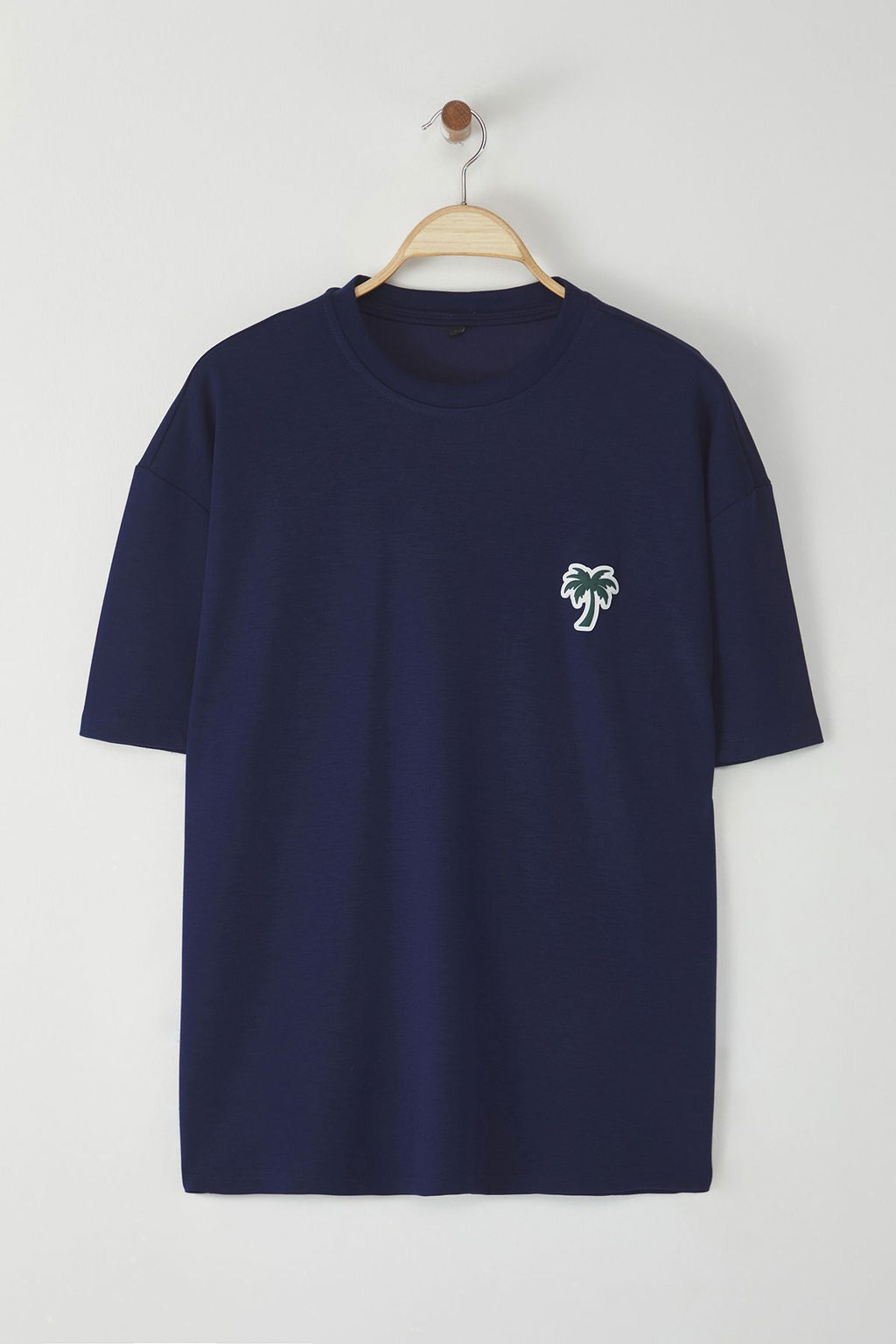 Lacivert Oversize/Genis Kesim Palmiye Patchli Interlok T-Shirt TMNSS25TS00024