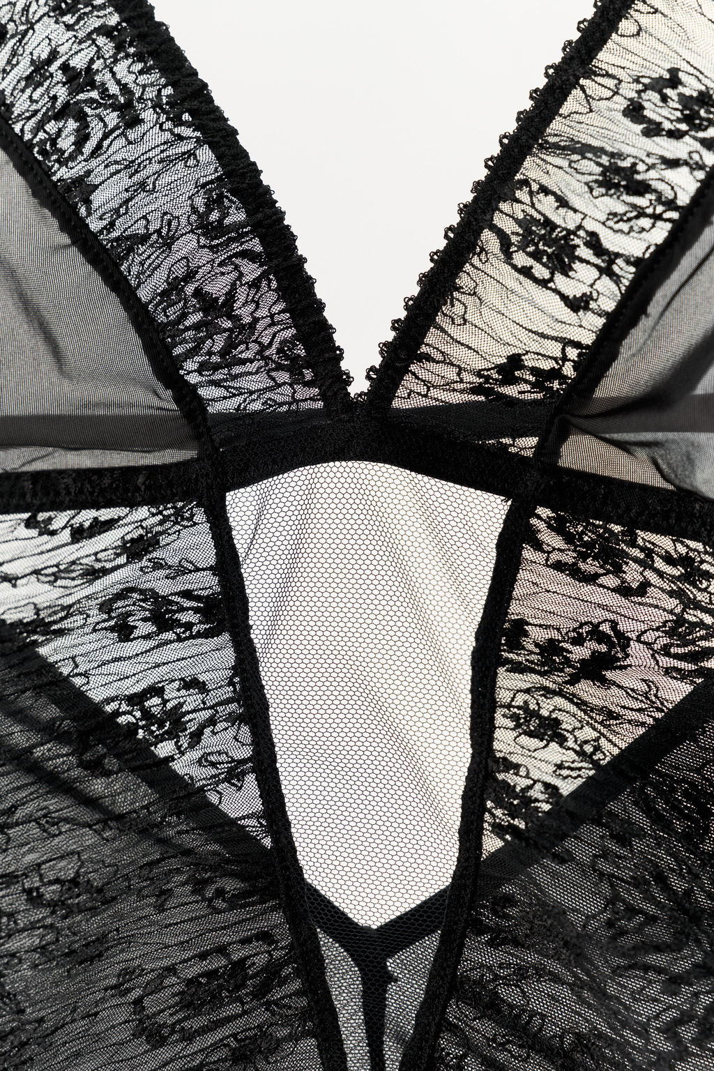 BODICE WITH PLEATED LACE AND FLORAL EMBROIDERY