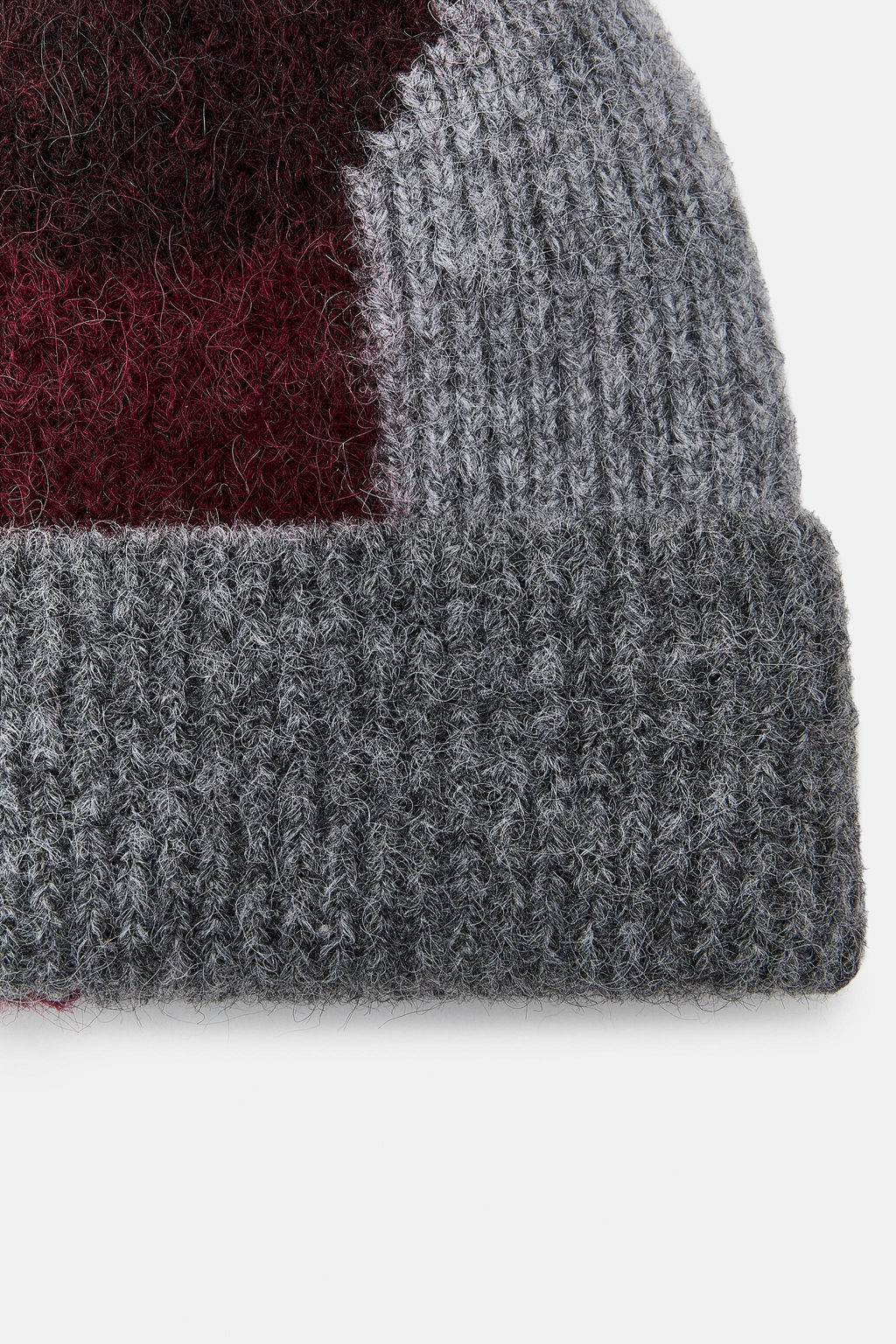 GORRO BEANIE PUNTO ESTAMPADO / Burgundy