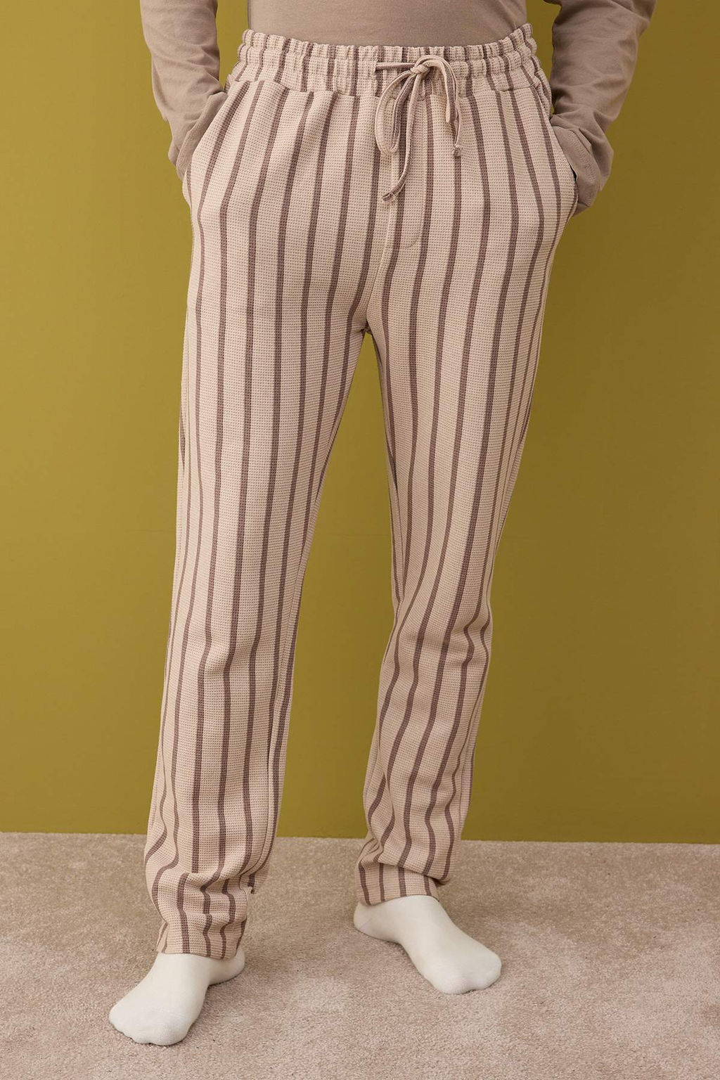 Siyah - Antrasit Regular Fit Cizgili Dokulu Orme Pijama Tak?m? TMNAW26PT00006 - Trendyolmilla фото 10