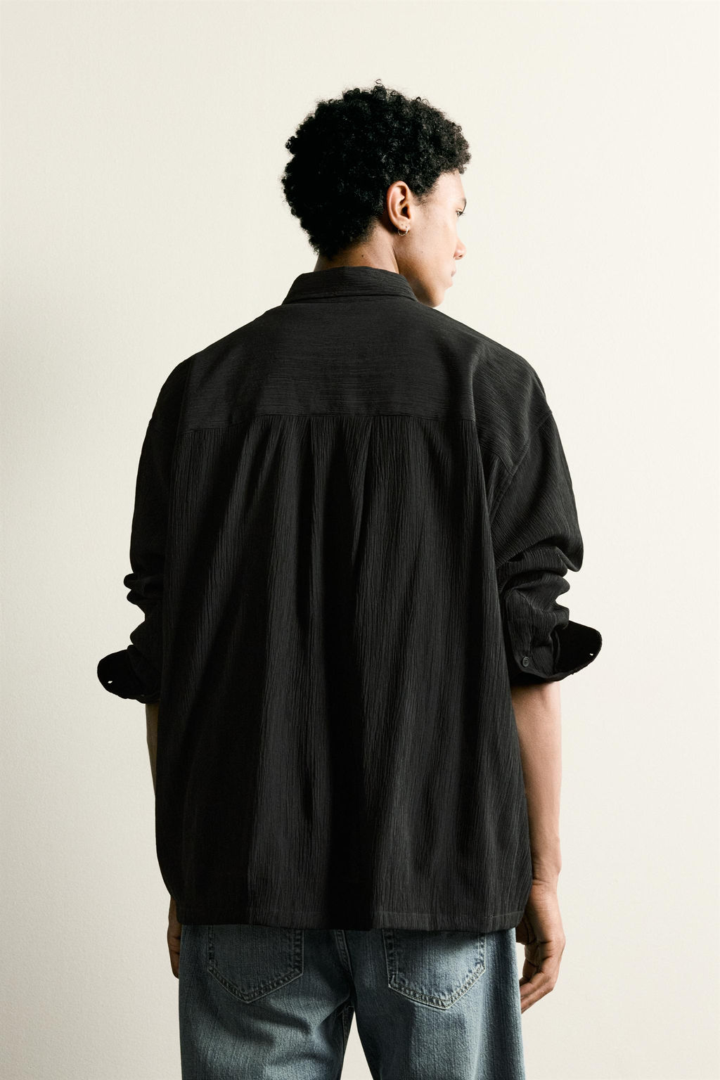 SOBRECAMISA RELAXED FIT RELIEVE / Negro - Zara фото 3