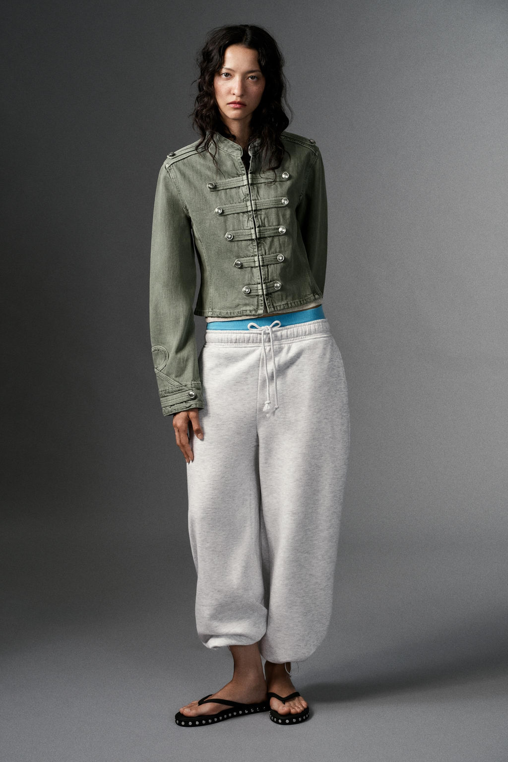 CHAQUETA ENTALLADA BOTONES / Verde