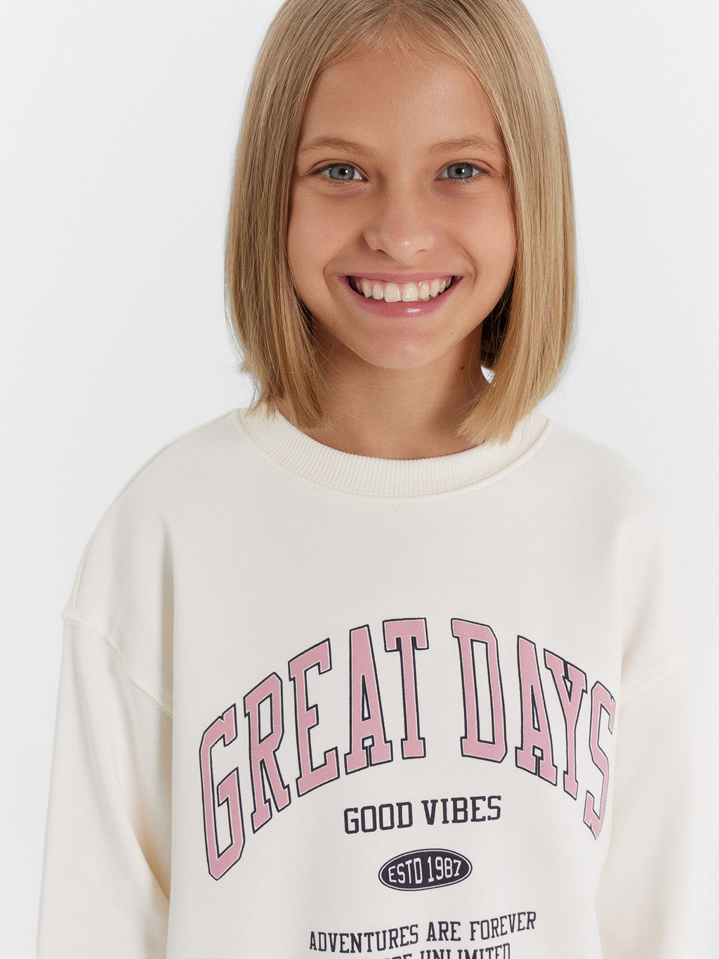 Комплект для девочек (джемпер, брюки) в молочном и черном цвете с печатью - Mark formelle фото 4