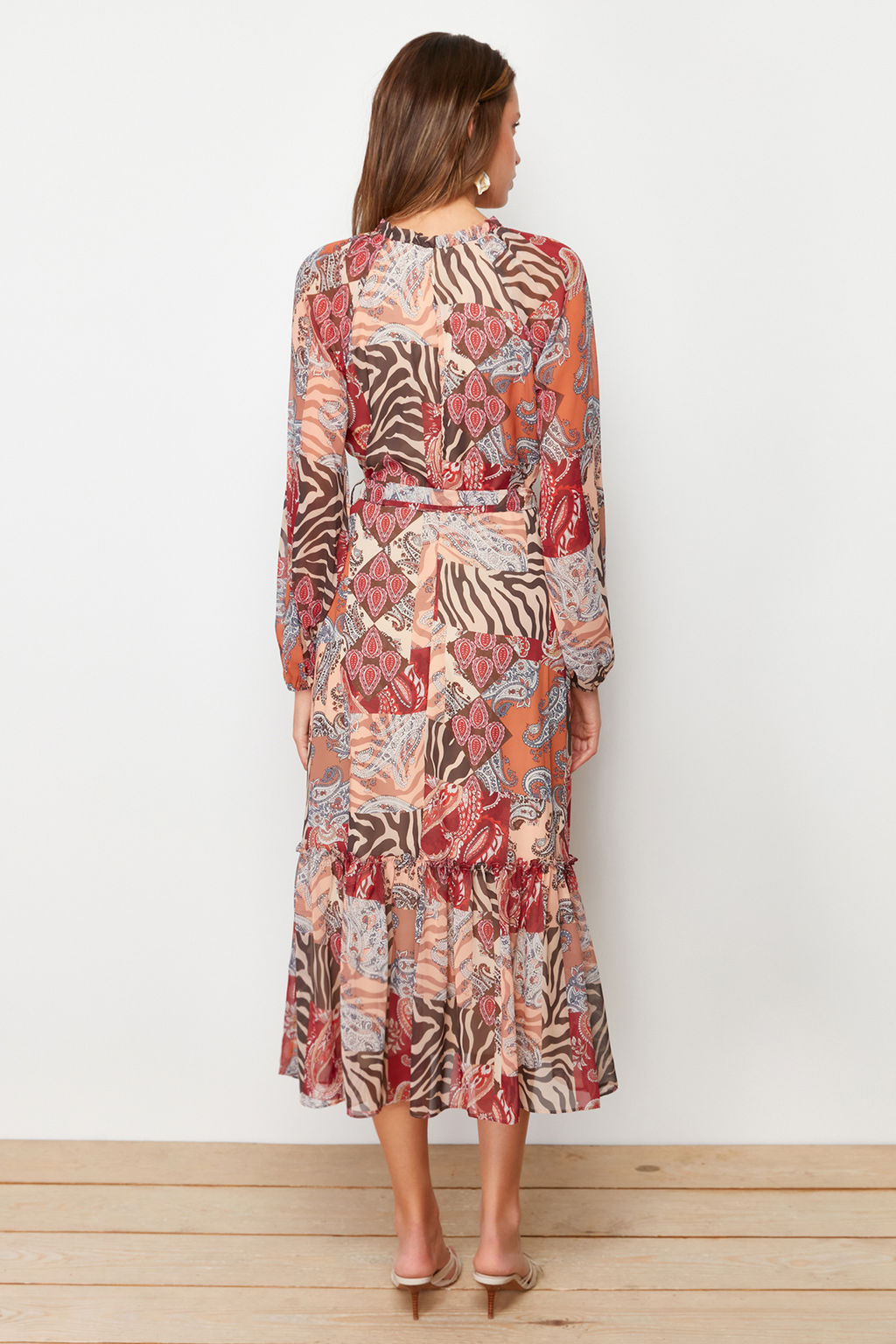 TRENDYOLMILLA Cok Renkli Kusakl? Etnik Desenli Etegi Volanl? Astarl? Midi Dokuma Elbise TWOAW24EL00356  фото 17