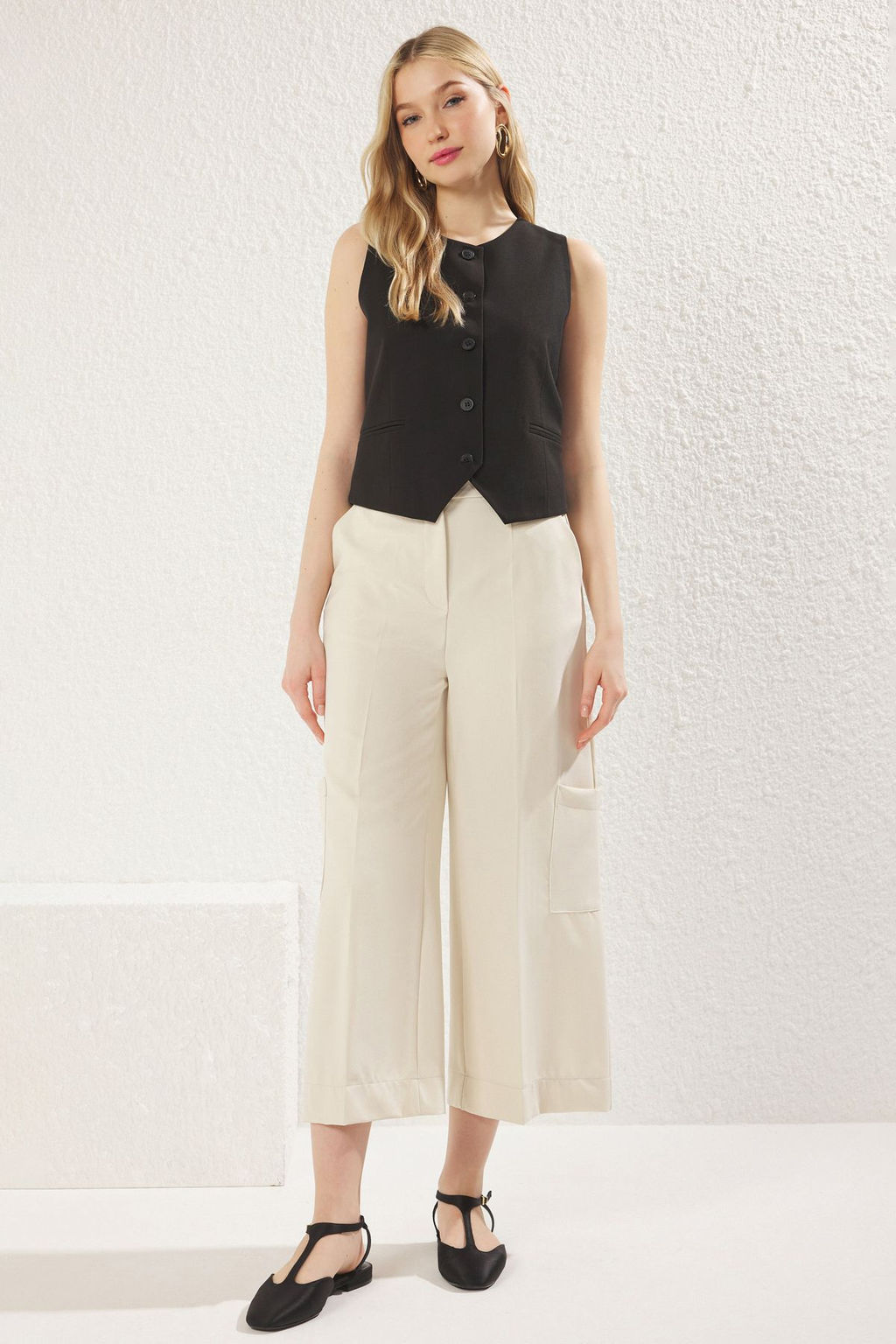 TRENDYOLMILLA Ekru Yanlar? Cep Detayl? Yuksek Bel Wide Leg/Genis Paca Dokuma Pantolon TWOSS25PL00069  фото 2