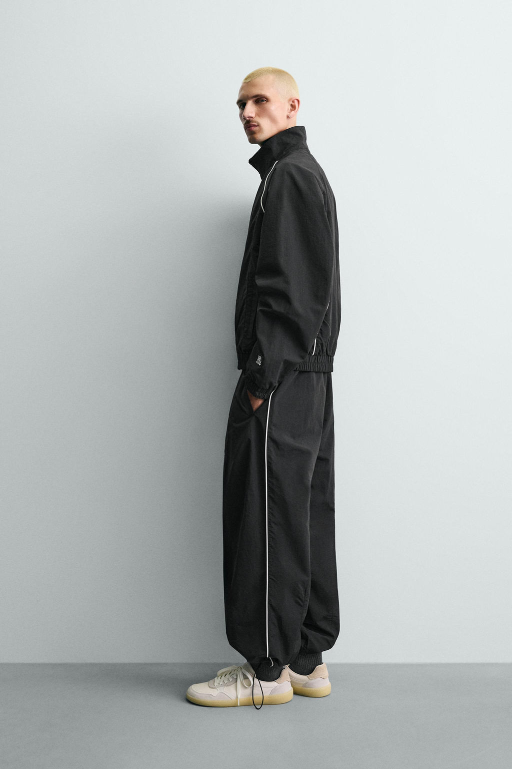 PANTAL?N JOGGER T?CNICO BANDAS CONTRASTE / Negro - Zara фото 14