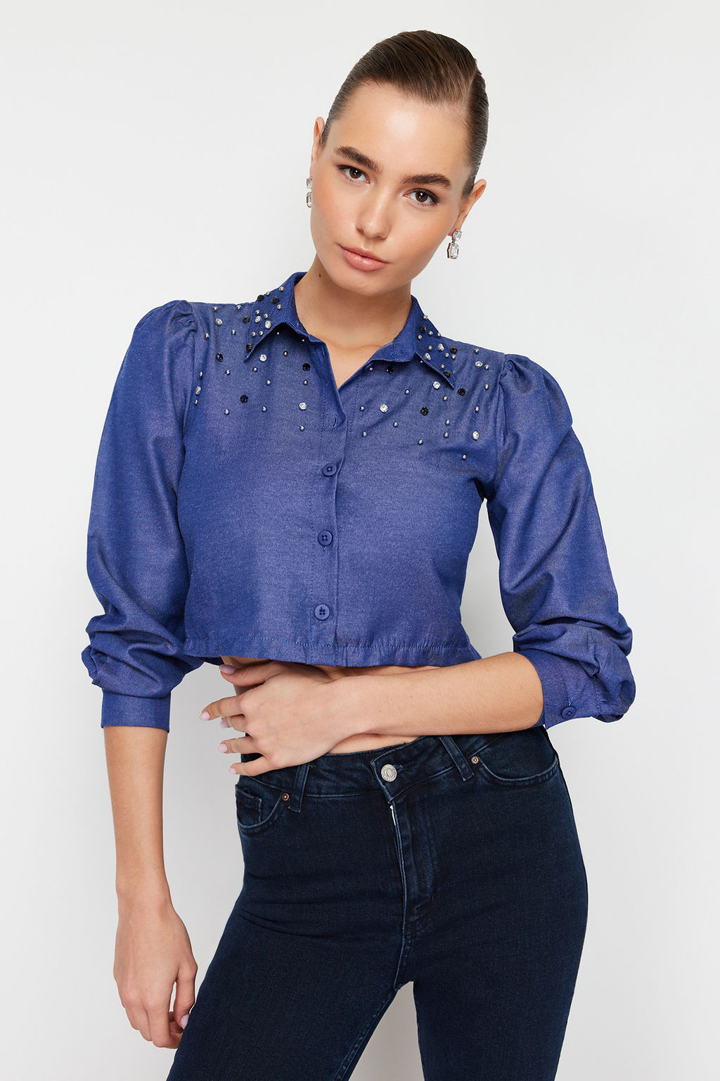 Indigo Denim Gorunumlu Tasl? Fitted Bele Oturan Dokuma Gomlek TWOSS24GO00067