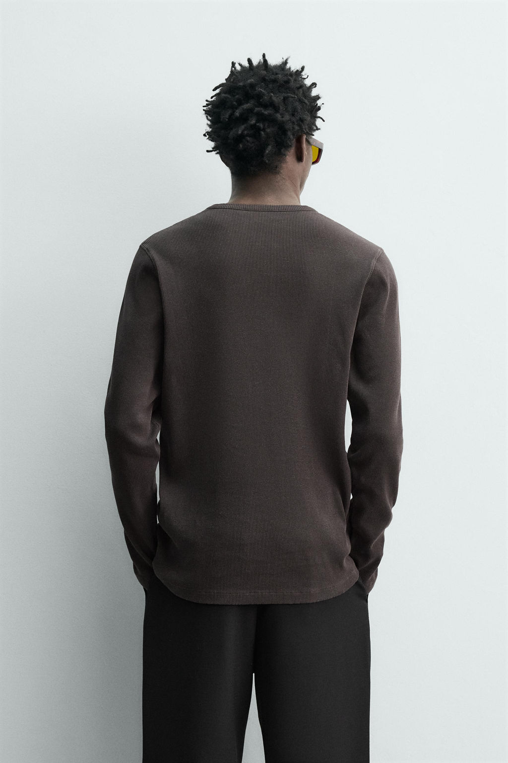 CAMISETA RIB CUELLO PANADERO / Negro / Marr?n - Zara фото 3
