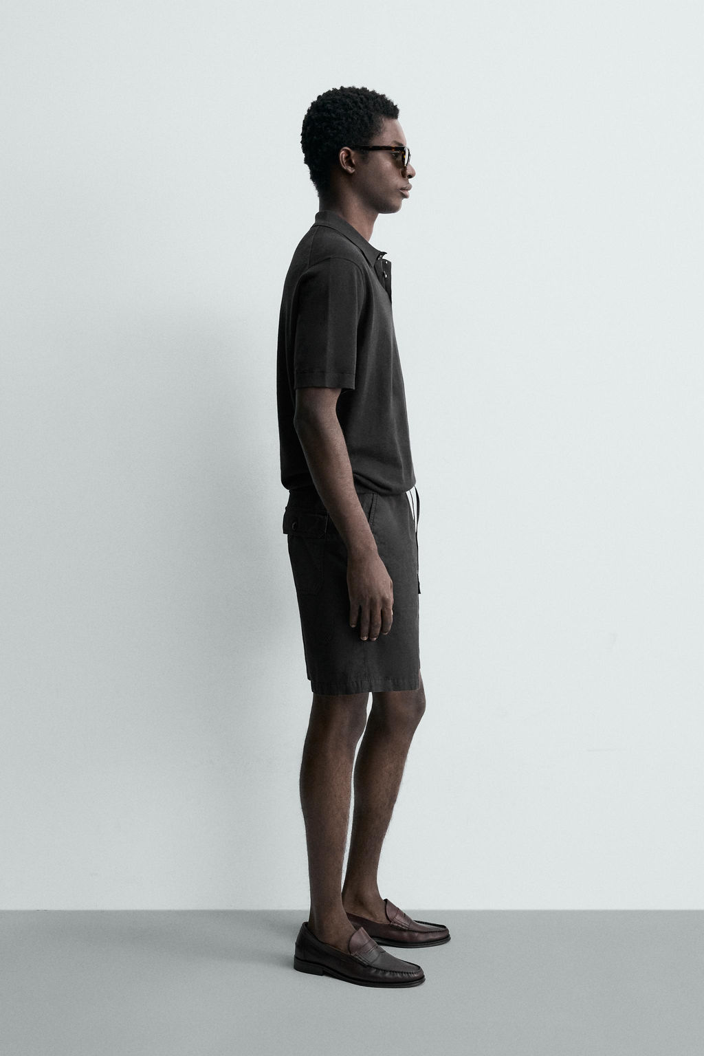 BERMUDA LAVADA REGULAR FIT / Negro