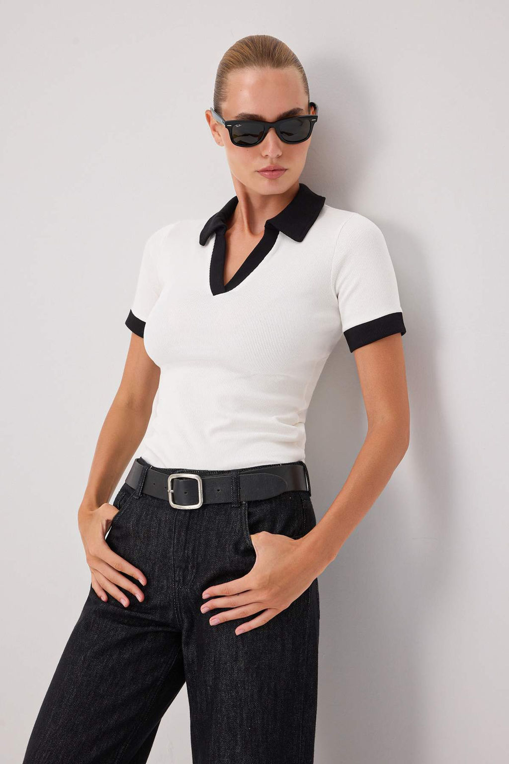 Ekru Renk Bloklu Fitted/V_cuda Oturan Polo Yaka Fitilli Esnek _rme T-Shirt TWOSS26TS00377 - Trendyolmilla фото 2