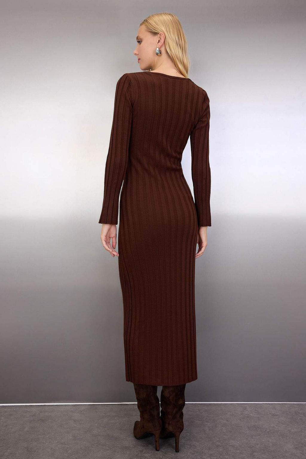 Kahverengi Duz Maxi Brosur Detayl? Maxi Triko Uzun Elbise TWOAW26EL00101 - Trendyolmilla фото 4