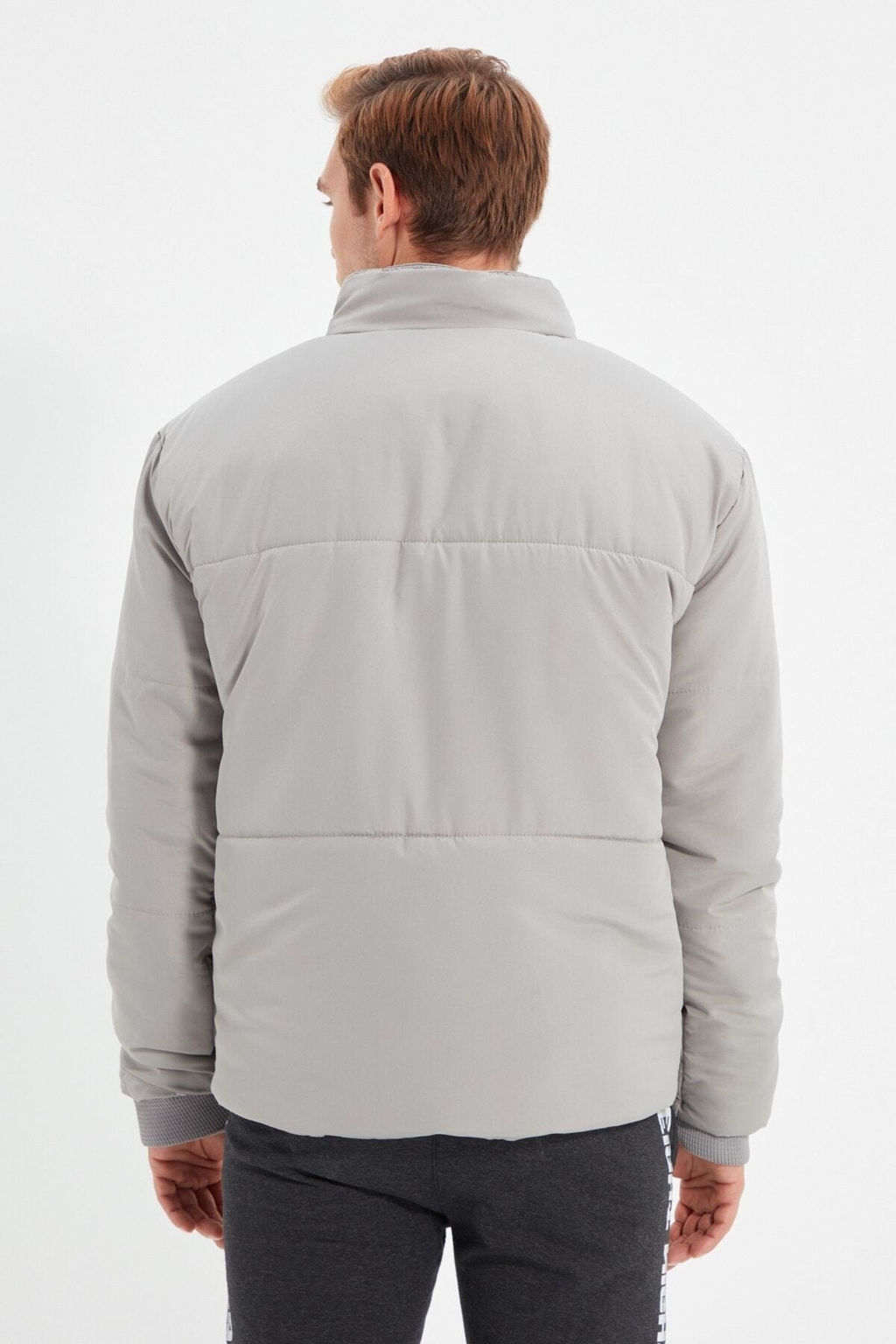 TRENDYOL MAN Koyu Yesil Regular Fit Cepli Ruzgara ve Suya Dayan?kl? Sisme Mont TMNAW22MO0091 - Trendyolmilla фото 13