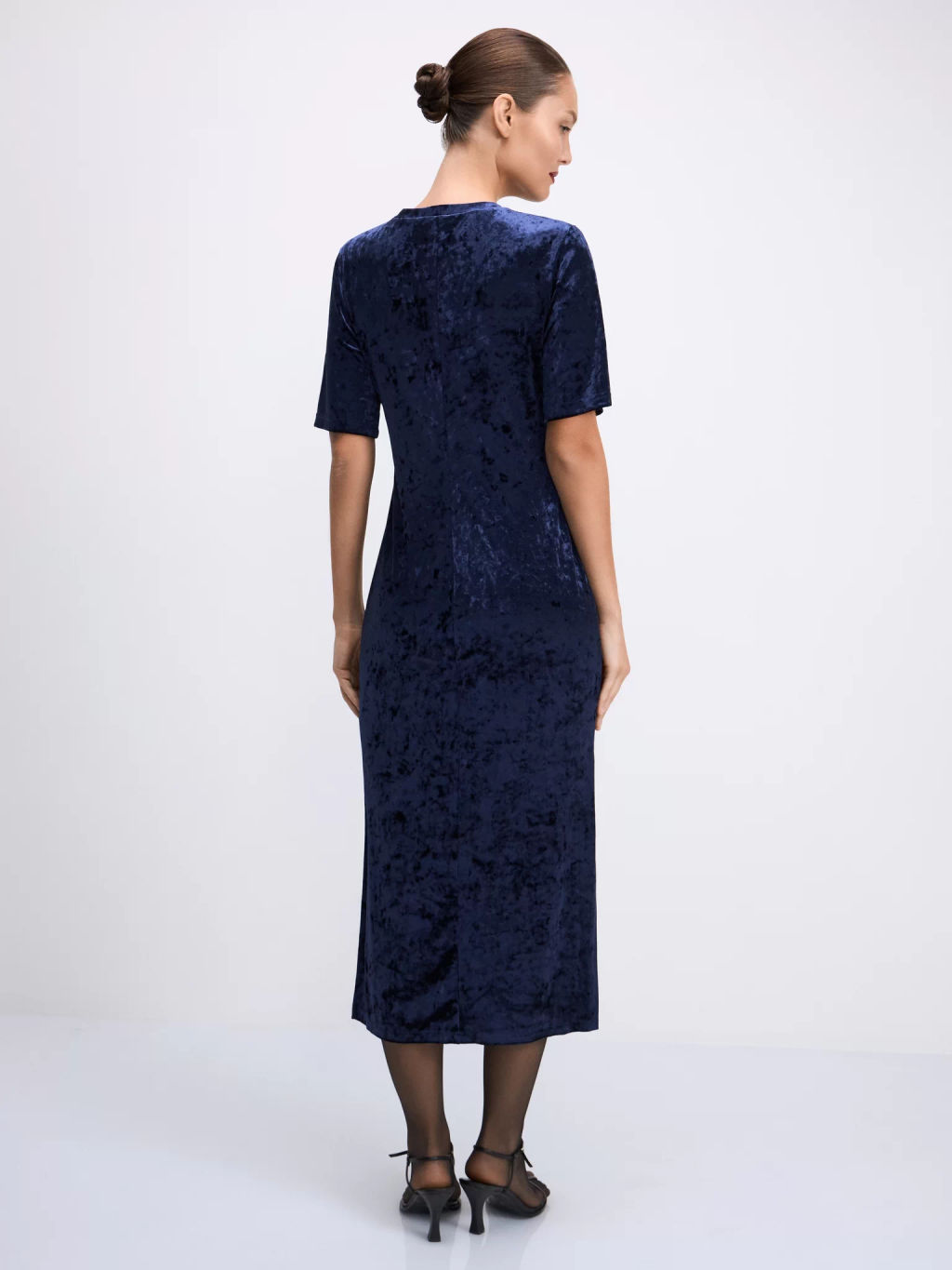 Бархатное платье миди с круглым вырезом / Zarina  фото 5