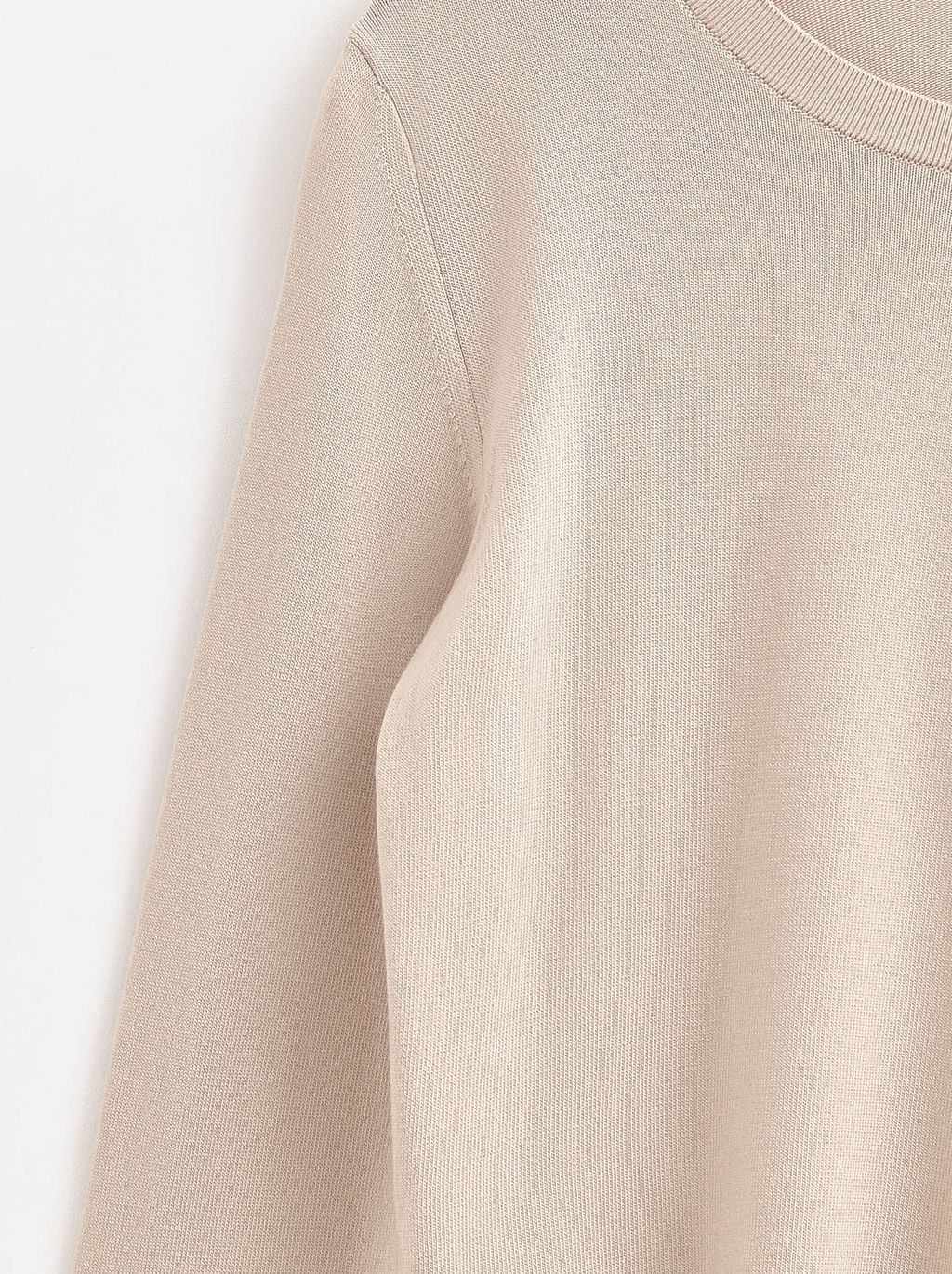 CONTE LDK 278 Базовый джемпер прямого силуэта из пряжи с вискозой beige