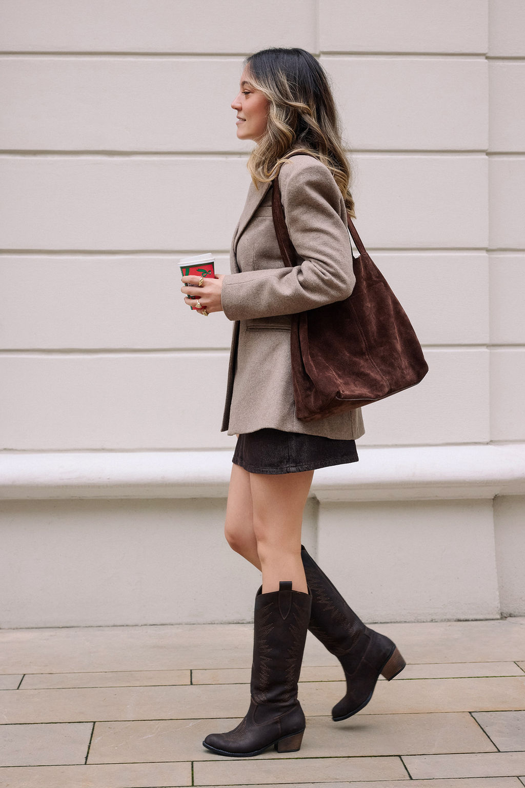 Koyu Kahverengi Premium Hakiki Deri Suet Kad?n Maksi Boy Omuz Cantas? TAKAW26OC00041 - Trendyolmilla фото 2